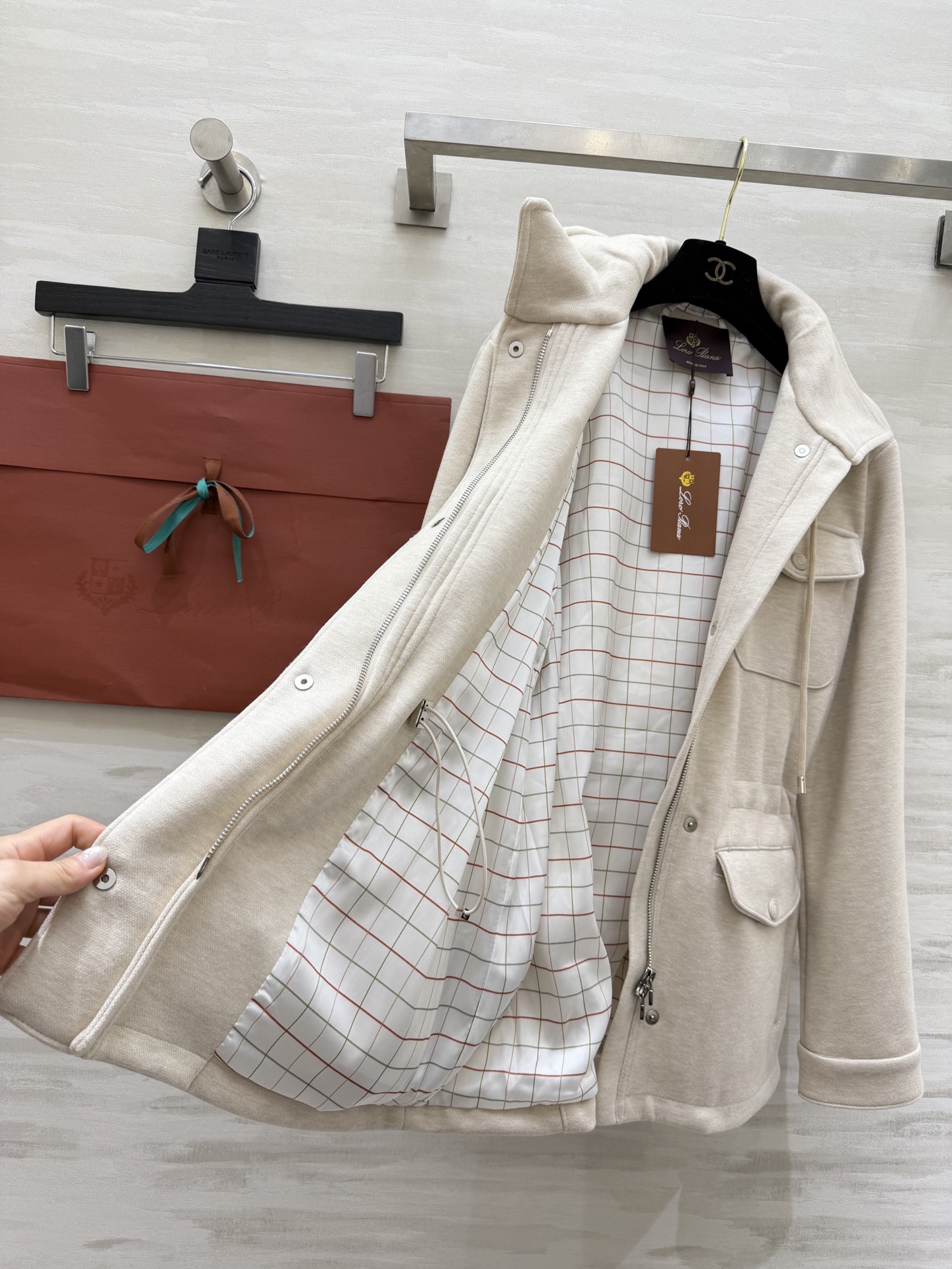 #Loro Pian♡²⁶早春新款 连帽抽绳收腰外套 高品质定制 现货首发size：S/M/L（s码胸围
