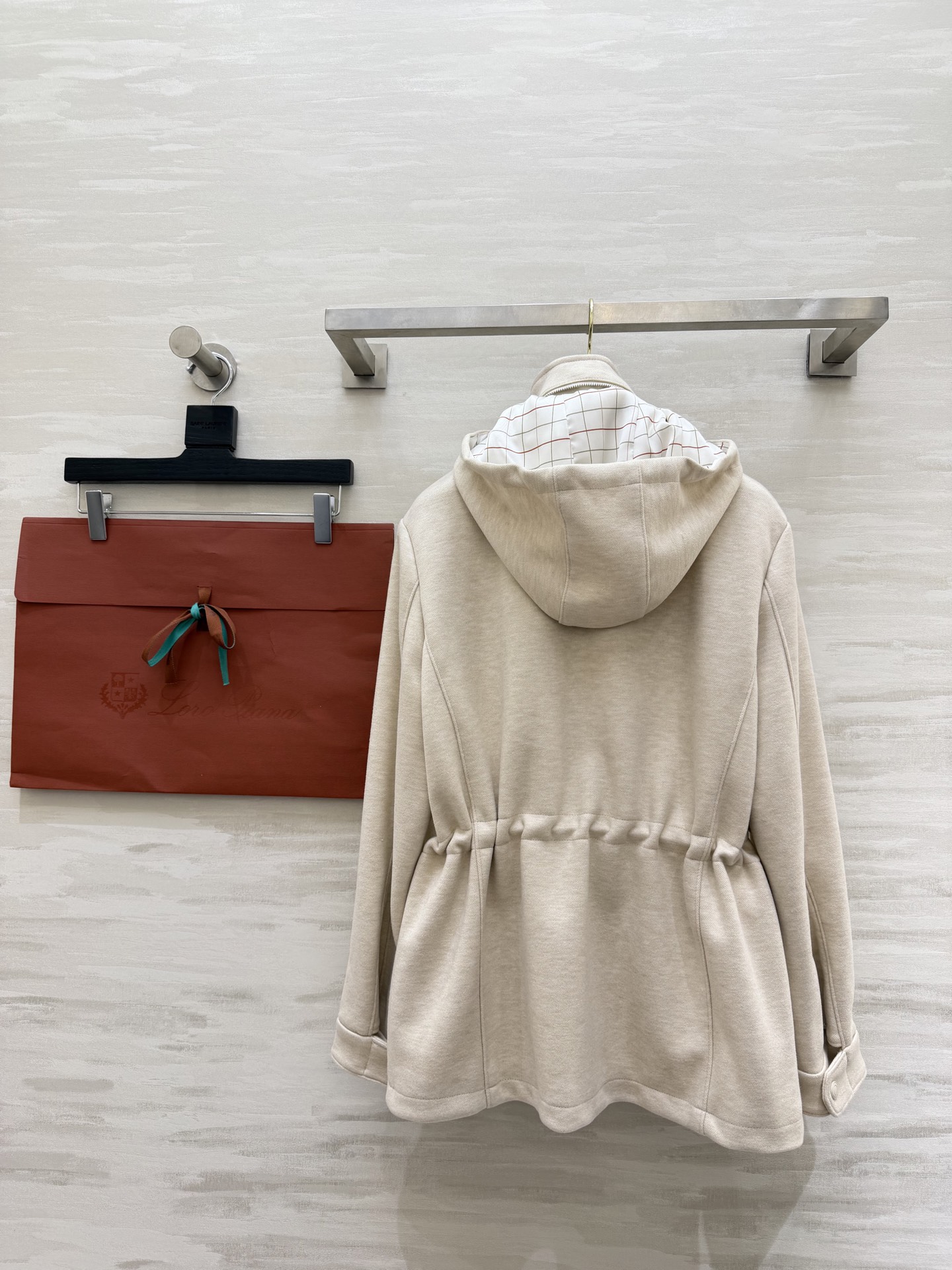 #Loro Pian♡²⁶早春新款 连帽抽绳收腰外套 高品质定制 现货首发size：S/M/L（s码胸围