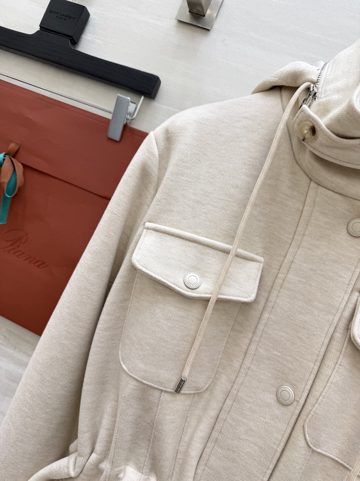 #Loro Pian♡²⁶早春新款 连帽抽绳收腰外套 高品质定制 现货首发size：S/M/L（s码胸围