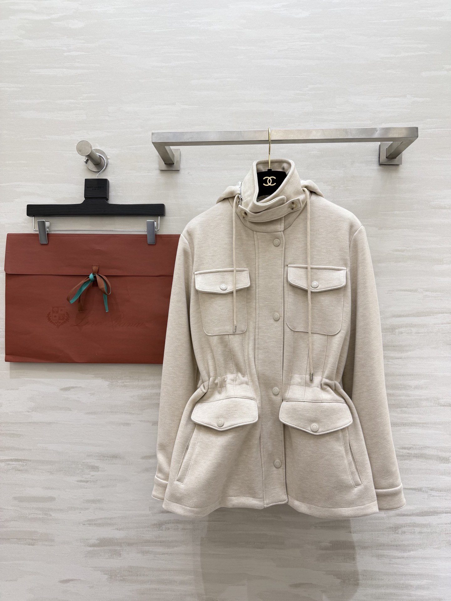 NO:733926,#Loro Pian Early Spring New Style Hooded Drawstring Waist Jacket High Quality Customized Ready Available First SizeS/M/L (S Size Bust 96, Length 63),,loro piana,jackets & coats,hats,19860909#Loro Pian早春新款 连帽抽绳收腰外套 高品质定制 现货首发sizeS/M/L（s码胸围96,衣长63）,,loro piana,jackets & coats,hats,,Women's clothing