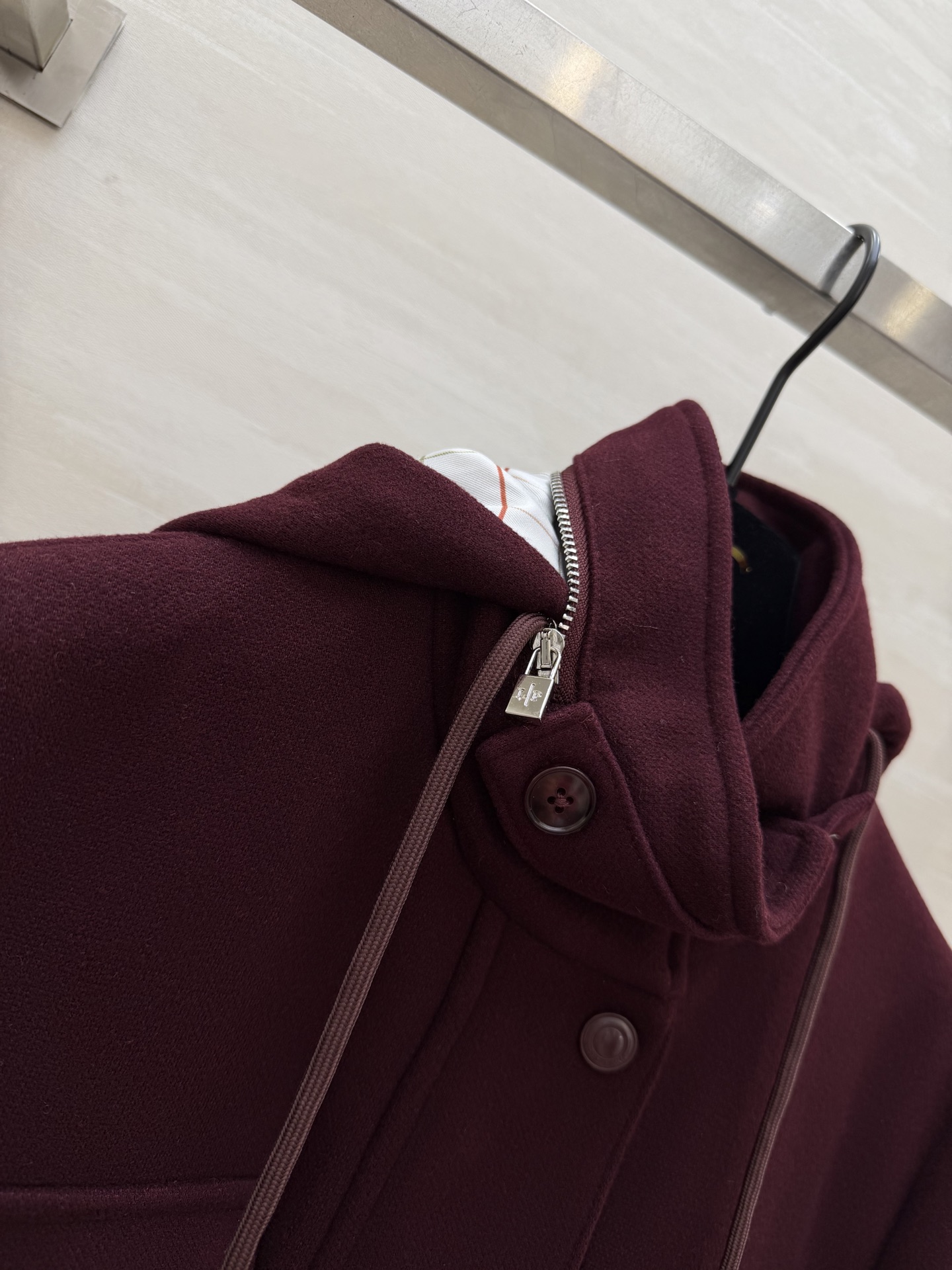 #Loro Pian♡²⁶早春新款 连帽抽绳收腰外套 高品质定制 现货首发size：S/M/L（s码胸围