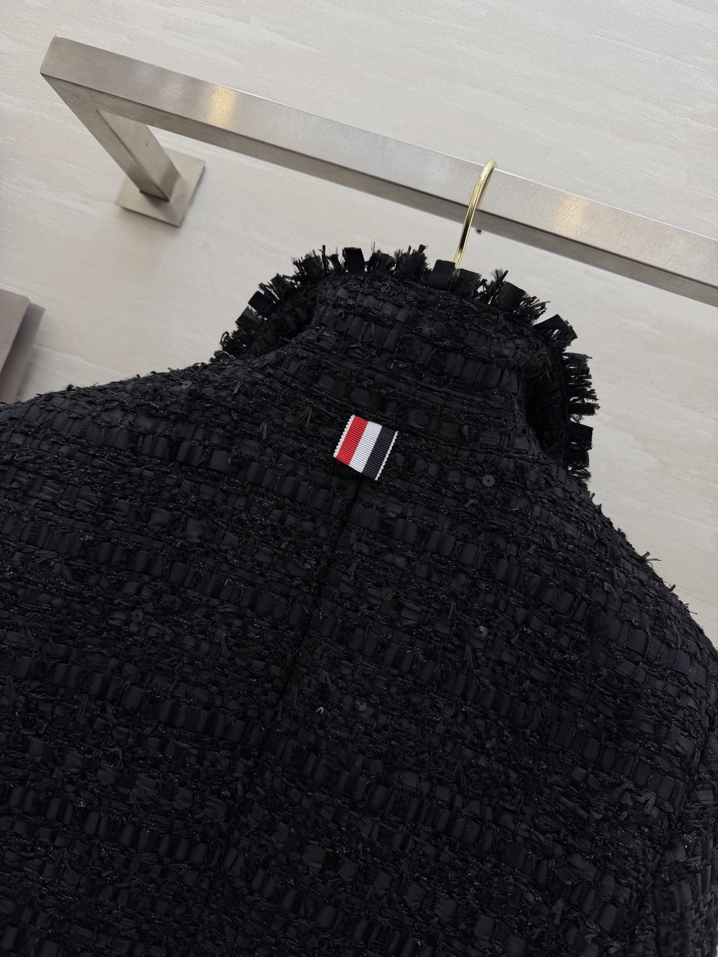 #Thom Brown♡²⁶早春新款 黑色粗花呢外套 经典粗花呢材质 纹理感满满 质感高级✨ 剪裁精致 