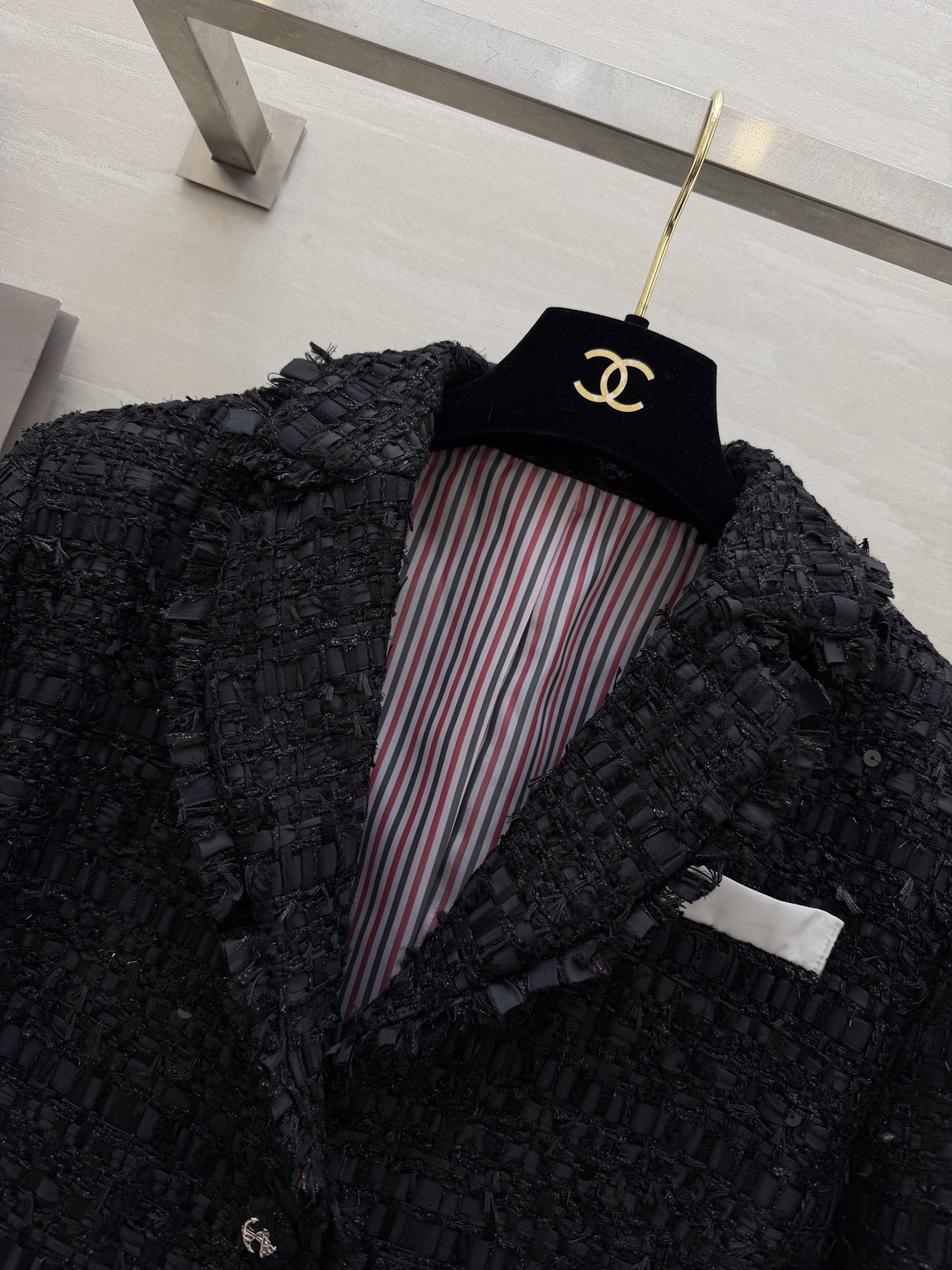 #Thom Brown♡²⁶早春新款 黑色粗花呢外套 经典粗花呢材质 纹理感满满 质感高级✨ 剪裁精致 