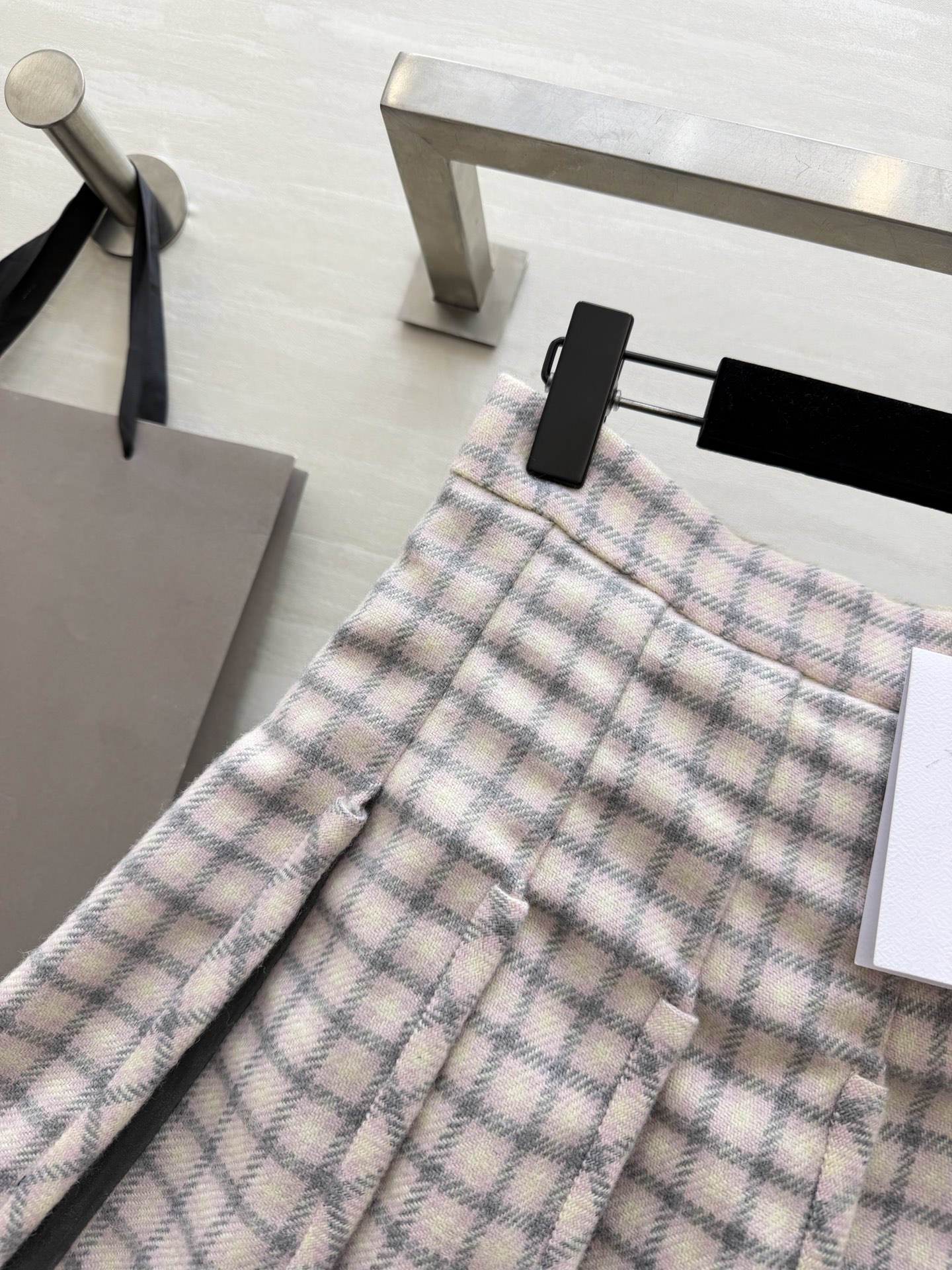 #Thom Brown♡²⁶早春新款 粉白格纹百褶半裙 学院风满满 剪裁精致 立体廓版走路自带气场！叠穿