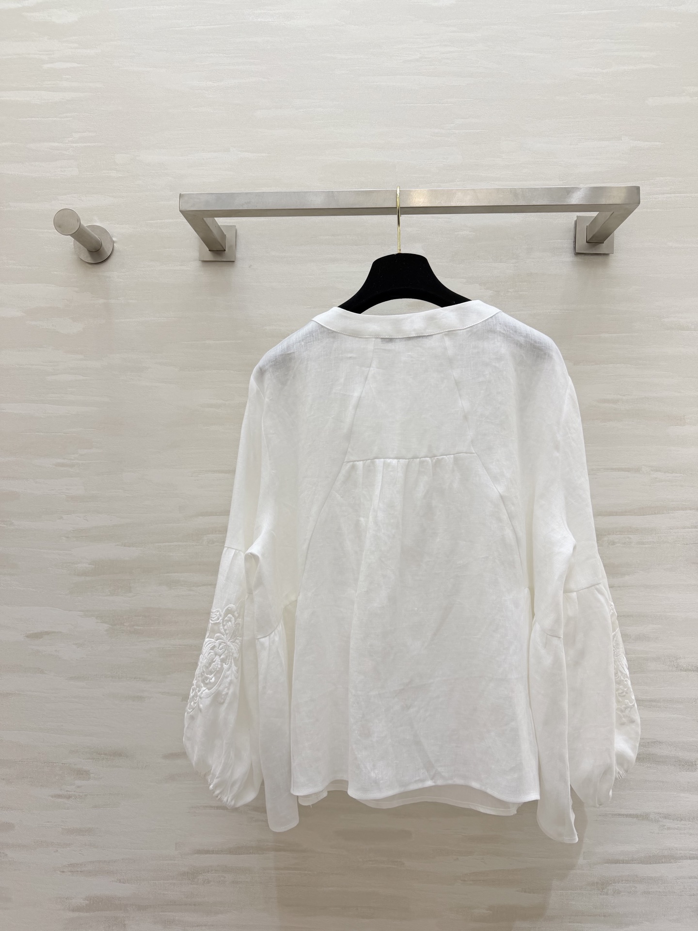 #ERMANNO SCERVIN♡²⁶春夏度假系列 法式衬衣 春夏还是偏爱这种亚麻衬衫 麻料的质感无法拒