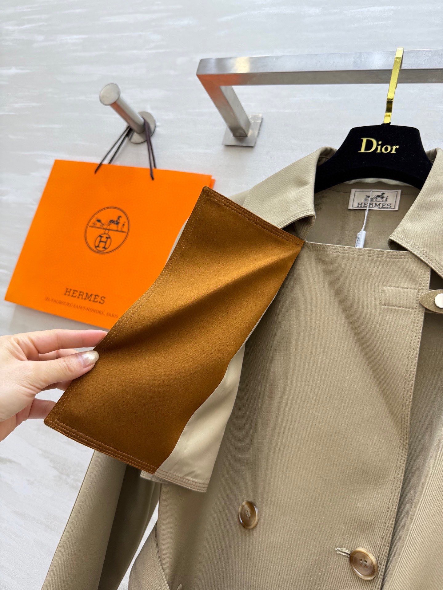 #Herme♡爆款撞色翻领长款风衣 高品质定制 现货首发size：S/M/L/XL（M码胸围：98，衣长