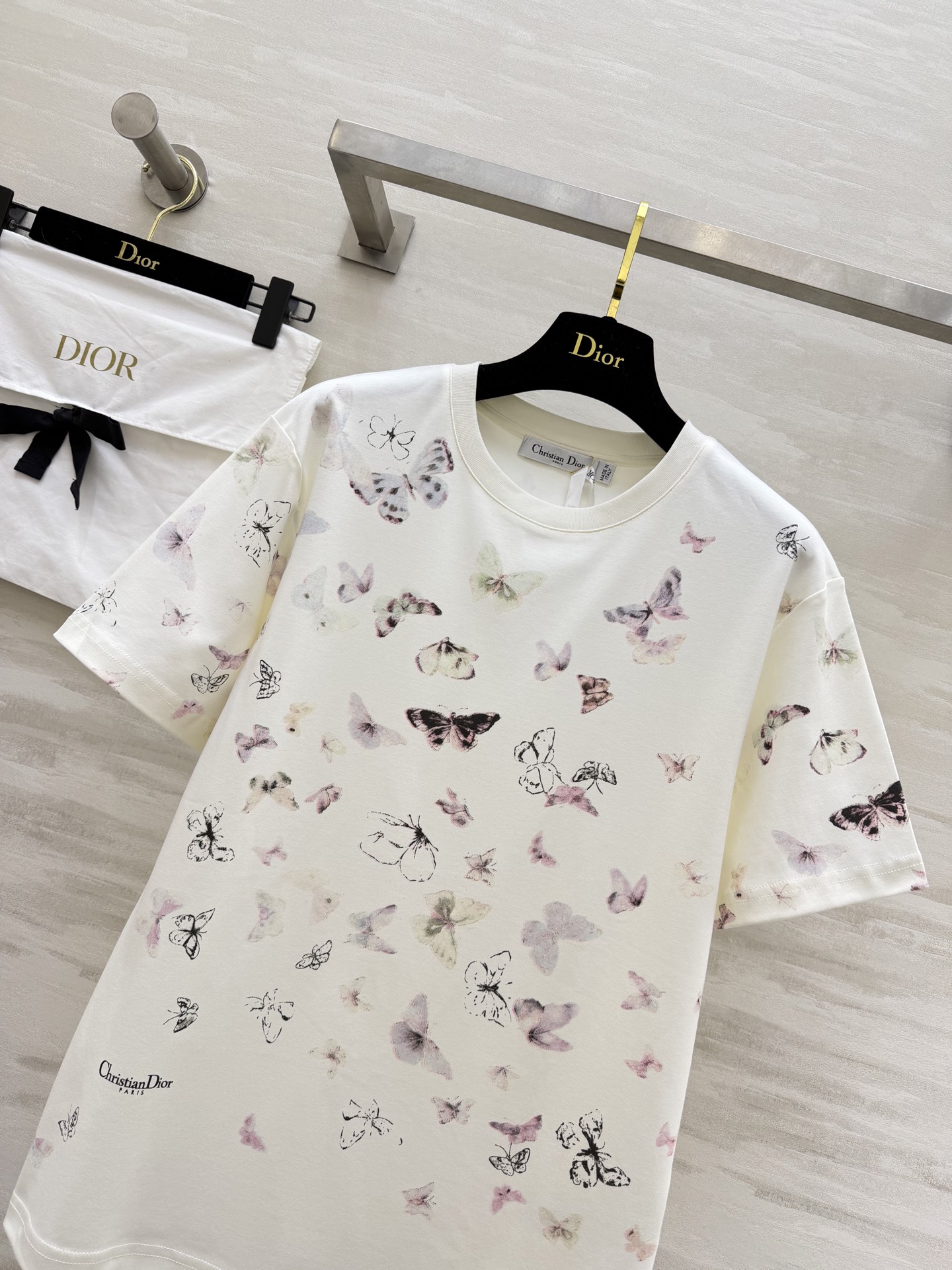 #Dio♡²⁶春夏新款 蝴蝶印花T恤 选用柔软纯棉面料透气舒适 夏天穿超合适！白色底色配蝴蝶印花清新又优