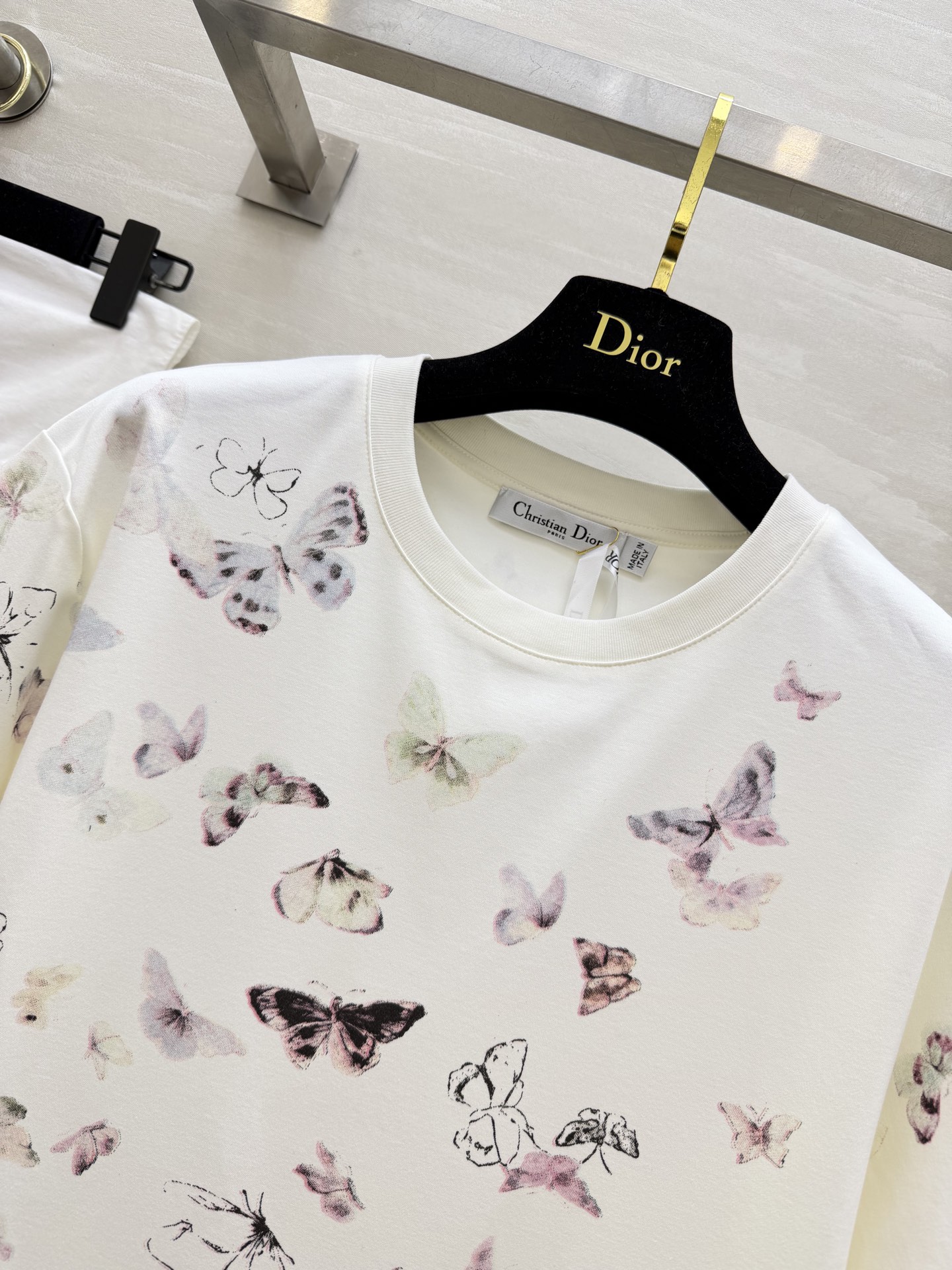 #Dio♡²⁶春夏新款 蝴蝶印花T恤 选用柔软纯棉面料透气舒适 夏天穿超合适！白色底色配蝴蝶印花清新又优