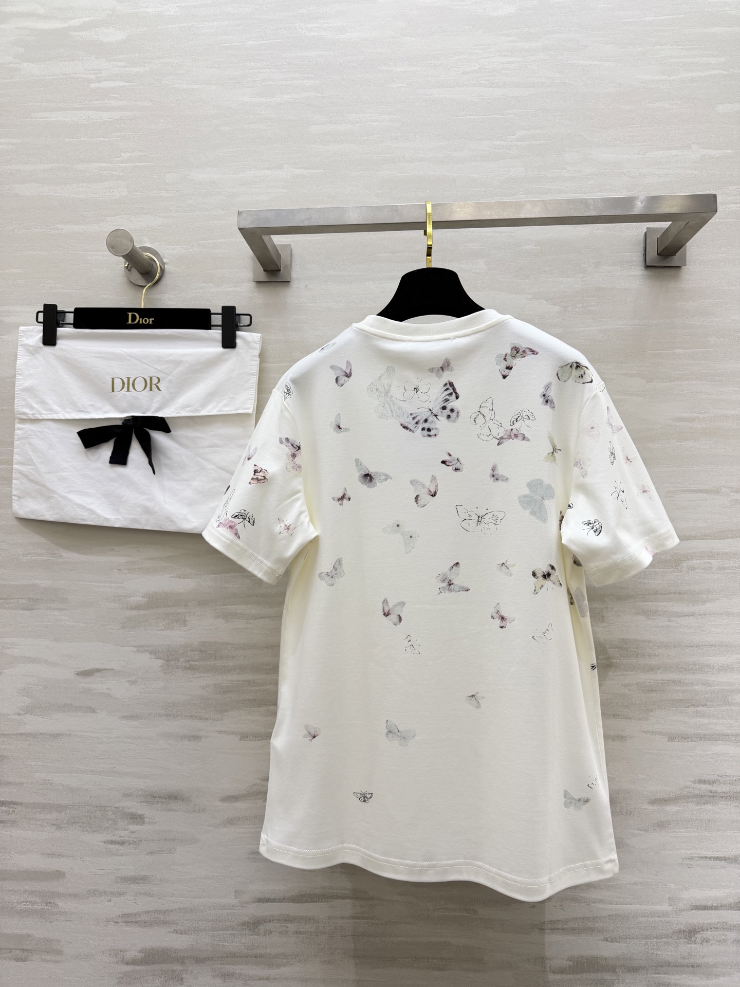 #Dio♡²⁶春夏新款 蝴蝶印花T恤 选用柔软纯棉面料透气舒适 夏天穿超合适！白色底色配蝴蝶印花清新又优