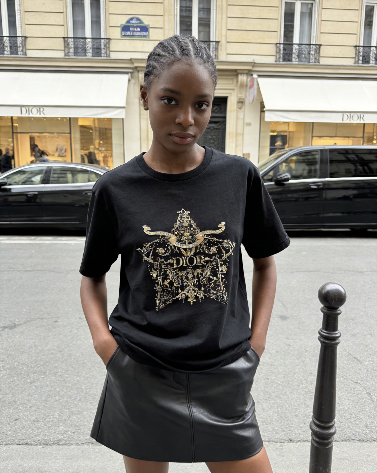 #Dio♡²⁶春夏新款 重工刺绣🪡印花T恤 胸前金色徽章图案超有辨识度 融合品牌标志和巴洛克元素 奢华感