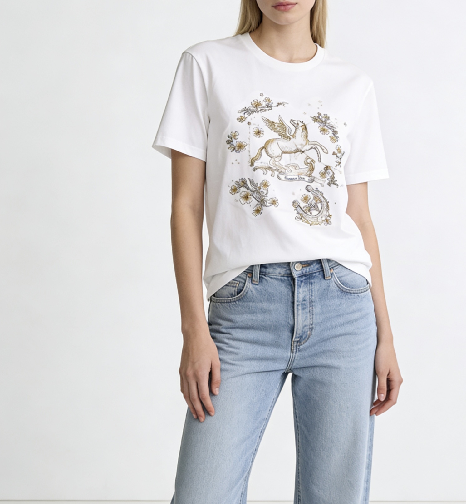 #Dio♡²⁶春夏新款 飞马刺绣钉珠T恤 选用高品质棉料柔软透气 夏天穿超舒服！正面飞马图案 纯手工刺绣