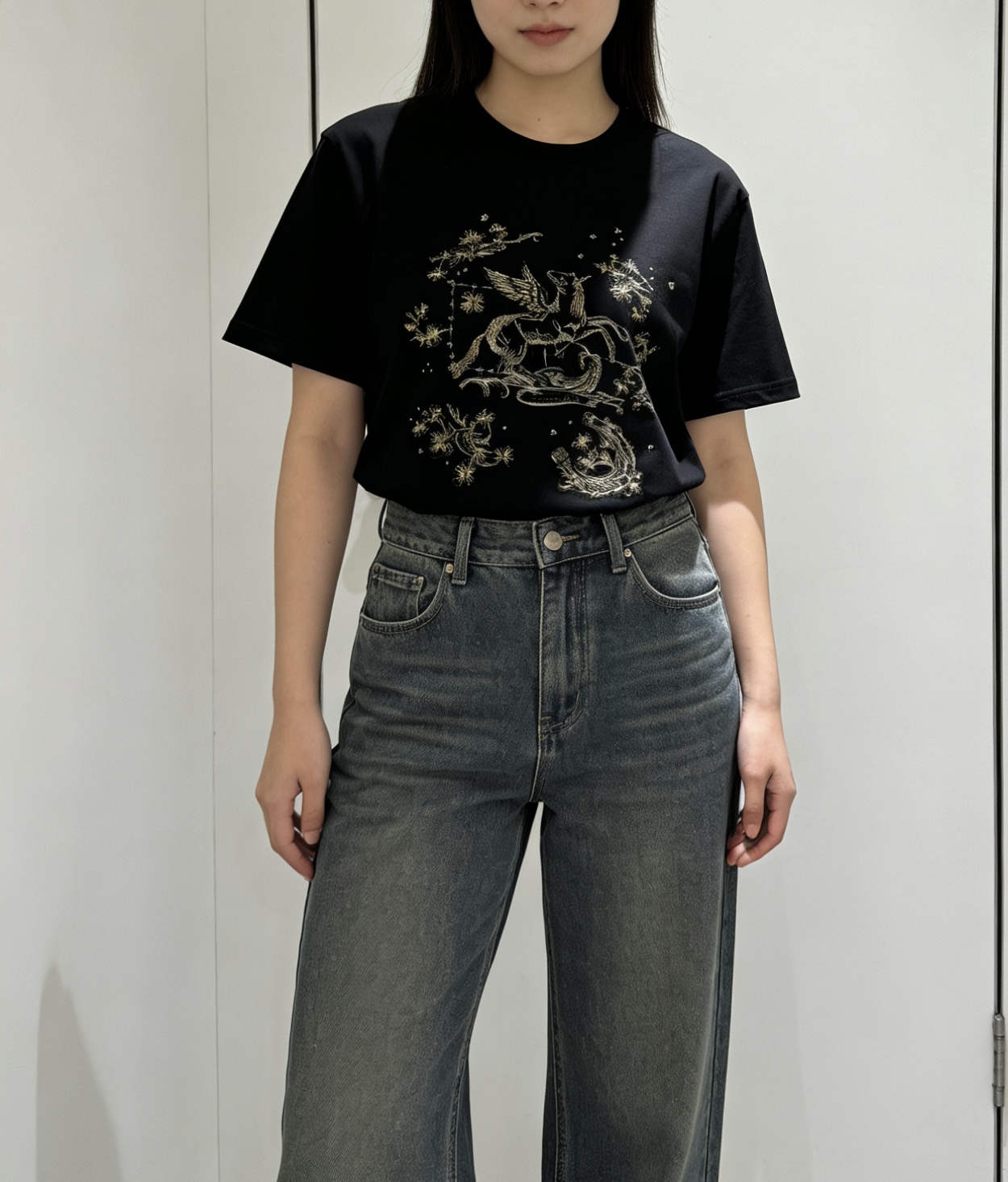 #Dio♡²⁶春夏新款 飞马刺绣钉珠T恤 选用高品质棉料柔软透气 夏天穿超舒服！正面飞马图案 纯手工刺绣