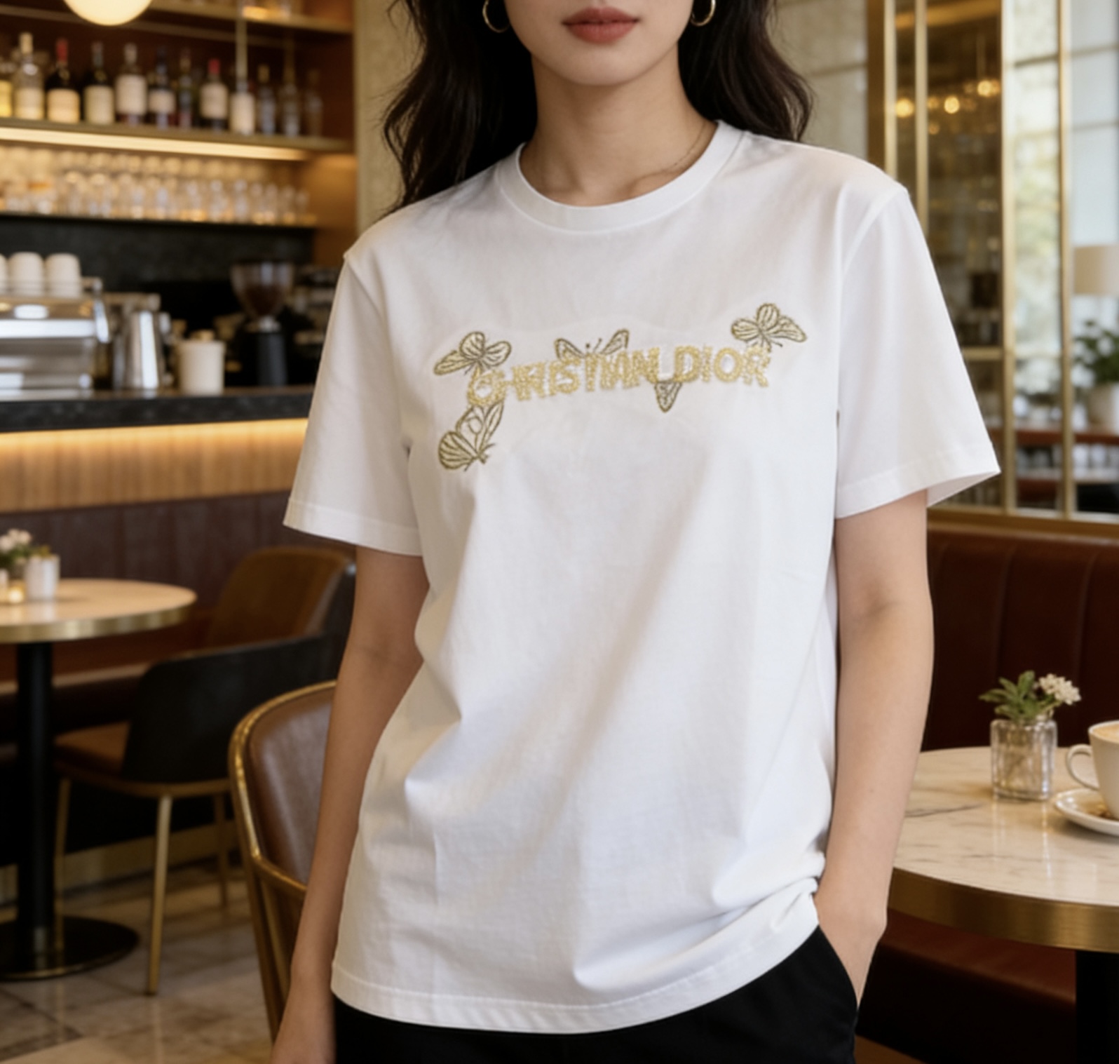 #DIO♡²⁶春夏新款 蝴蝶🦋重工刺绣🪡 字母logo钉珠短袖T恤 满满精致工艺感 纯棉质地亲肤舒适 高