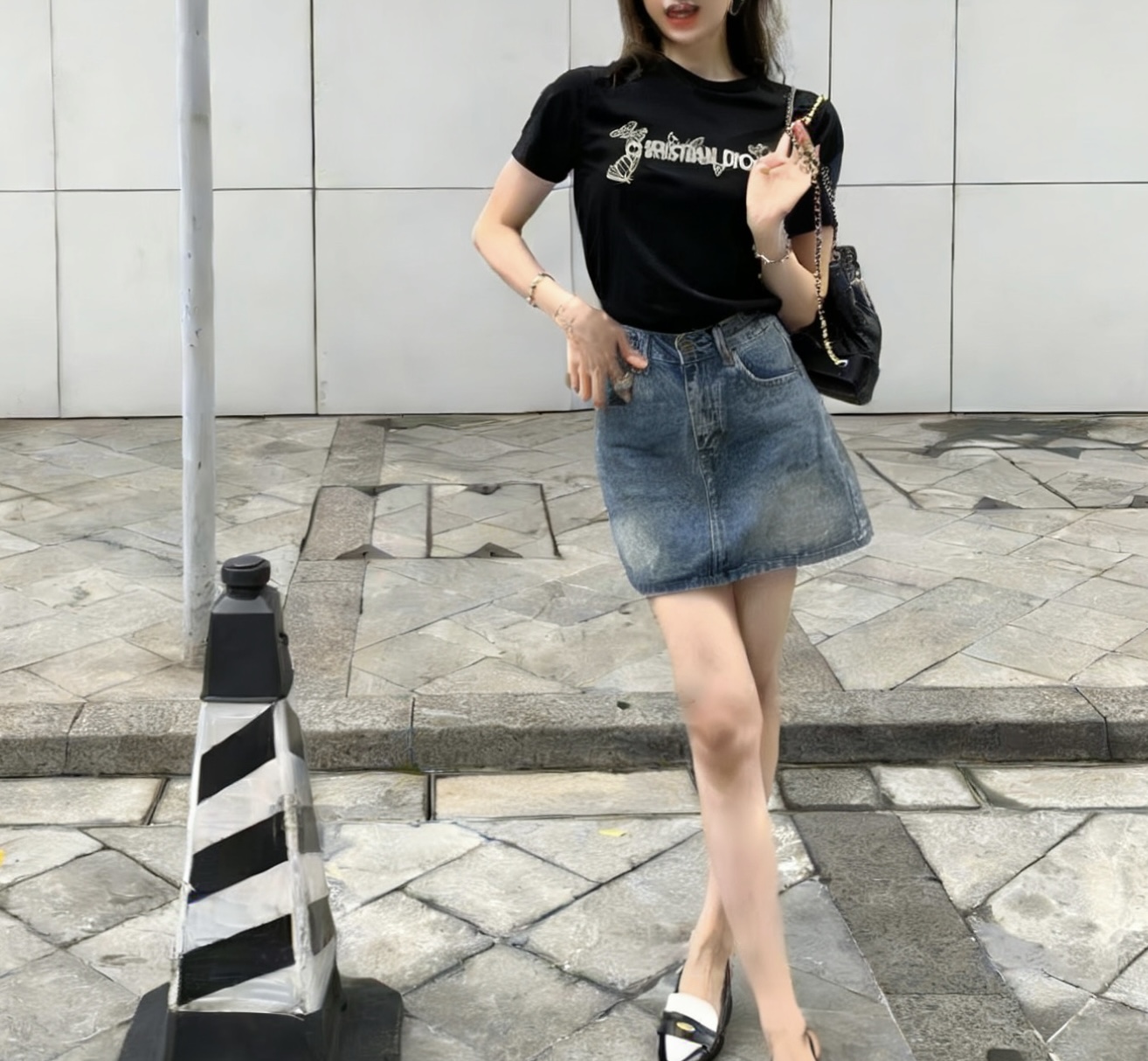 #DIO♡²⁶春夏新款 蝴蝶🦋重工刺绣🪡 字母logo钉珠短袖T恤 满满精致工艺感 纯棉质地亲肤舒适 高