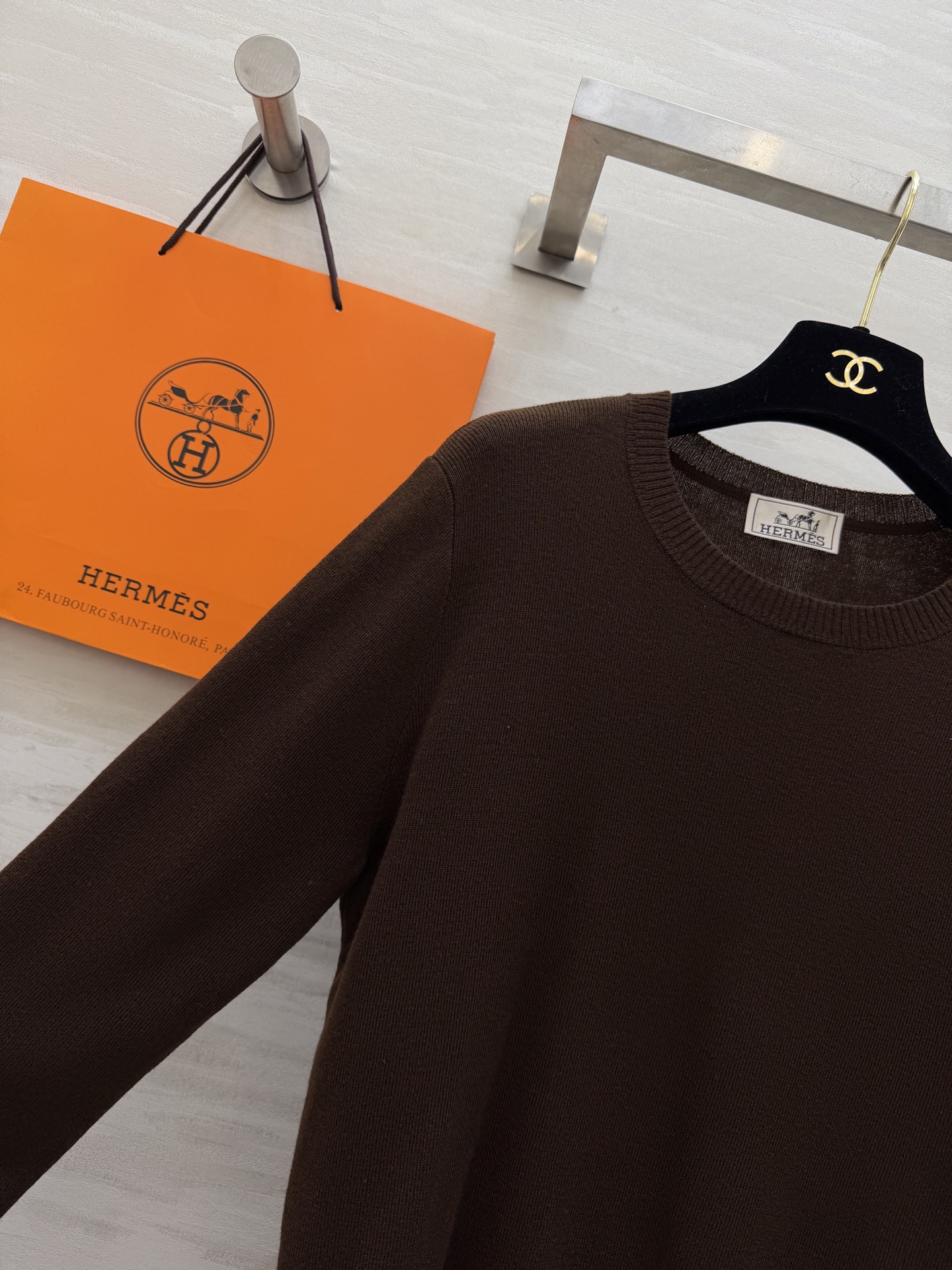 #Herme♡²⁶早春新款 披肩式两件套上衣 羊毛混纺针织🧶面料 亲肤舒适 高品质 现货首发size：S