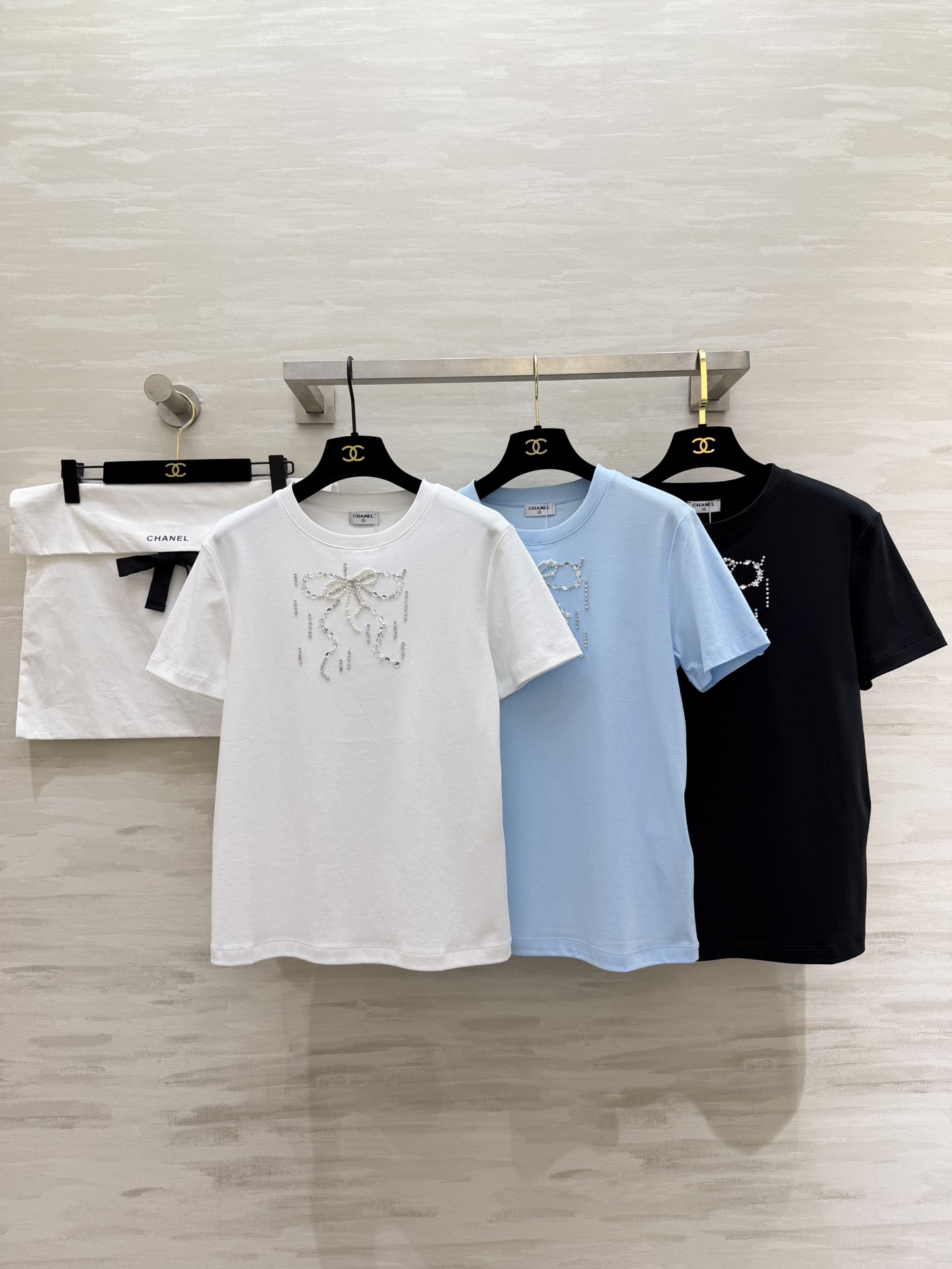 #Chane♡²⁶春夏新款 重工蝴蝶结钉珠短袖T恤 高品质定制 现货首发size：36/38/40（36