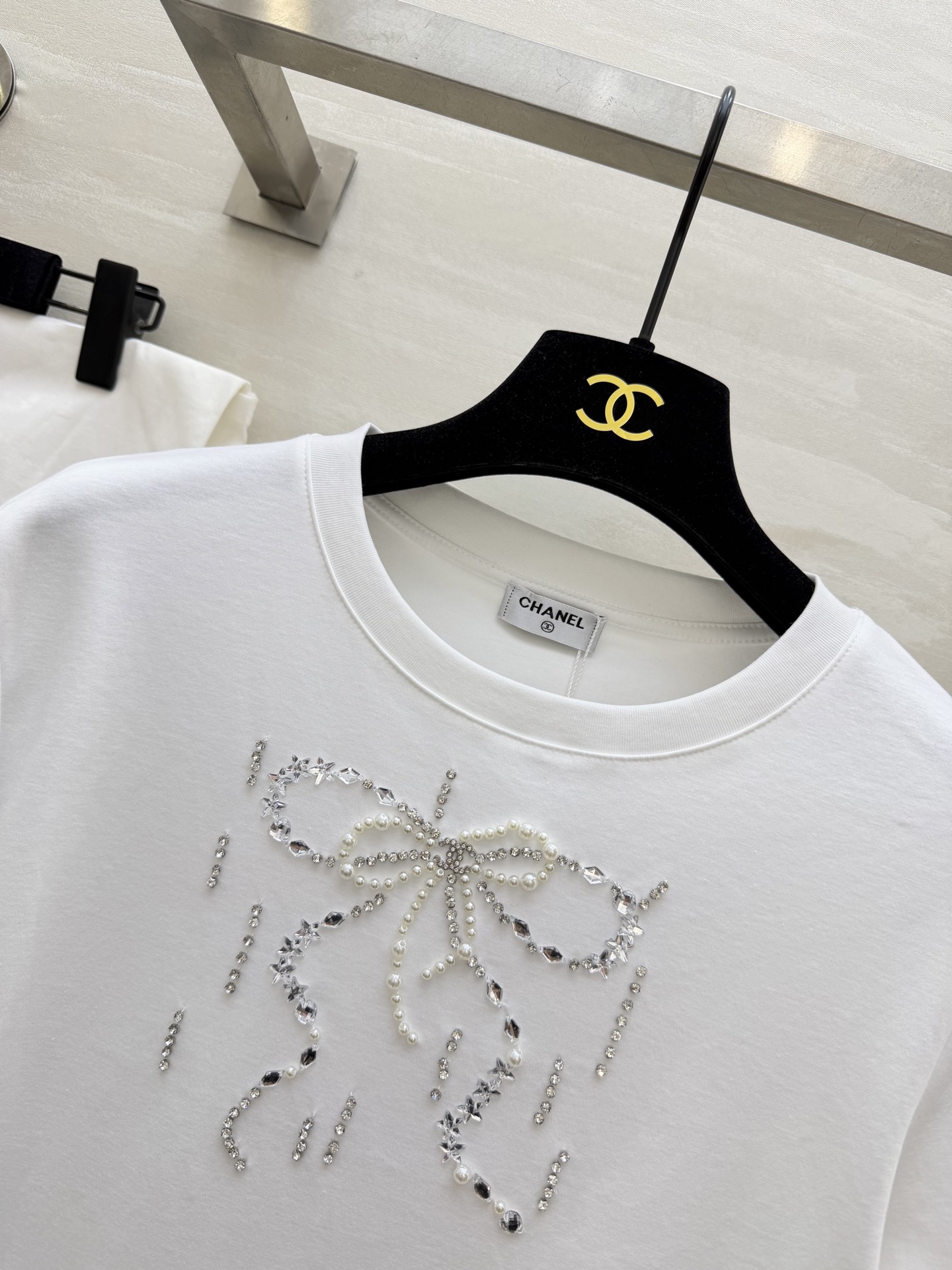 #Chane♡²⁶春夏新款 重工蝴蝶结钉珠短袖T恤 高品质定制 现货首发size：36/38/40（36