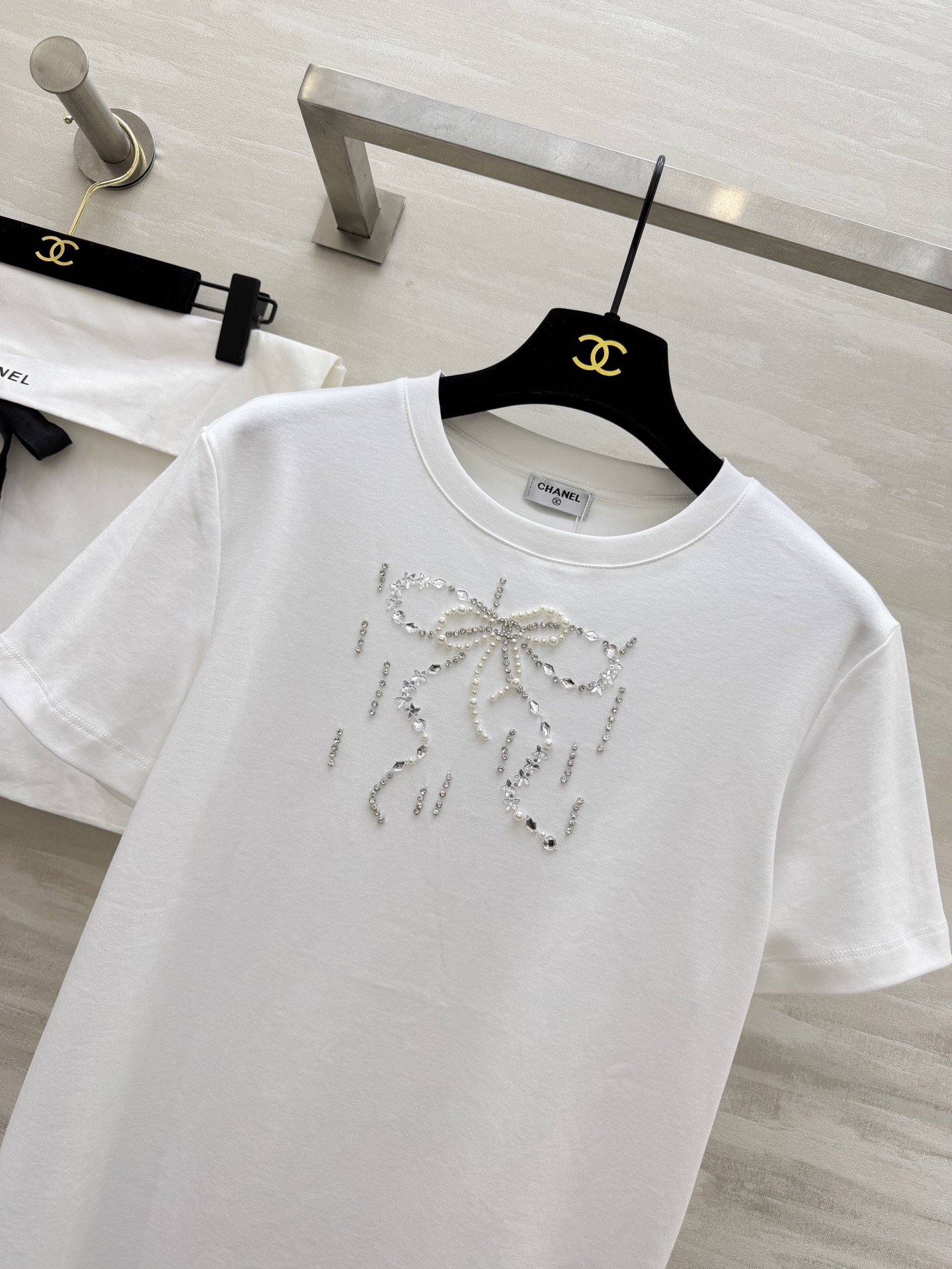 #Chane♡²⁶春夏新款 重工蝴蝶结钉珠短袖T恤 高品质定制 现货首发size：36/38/40（36