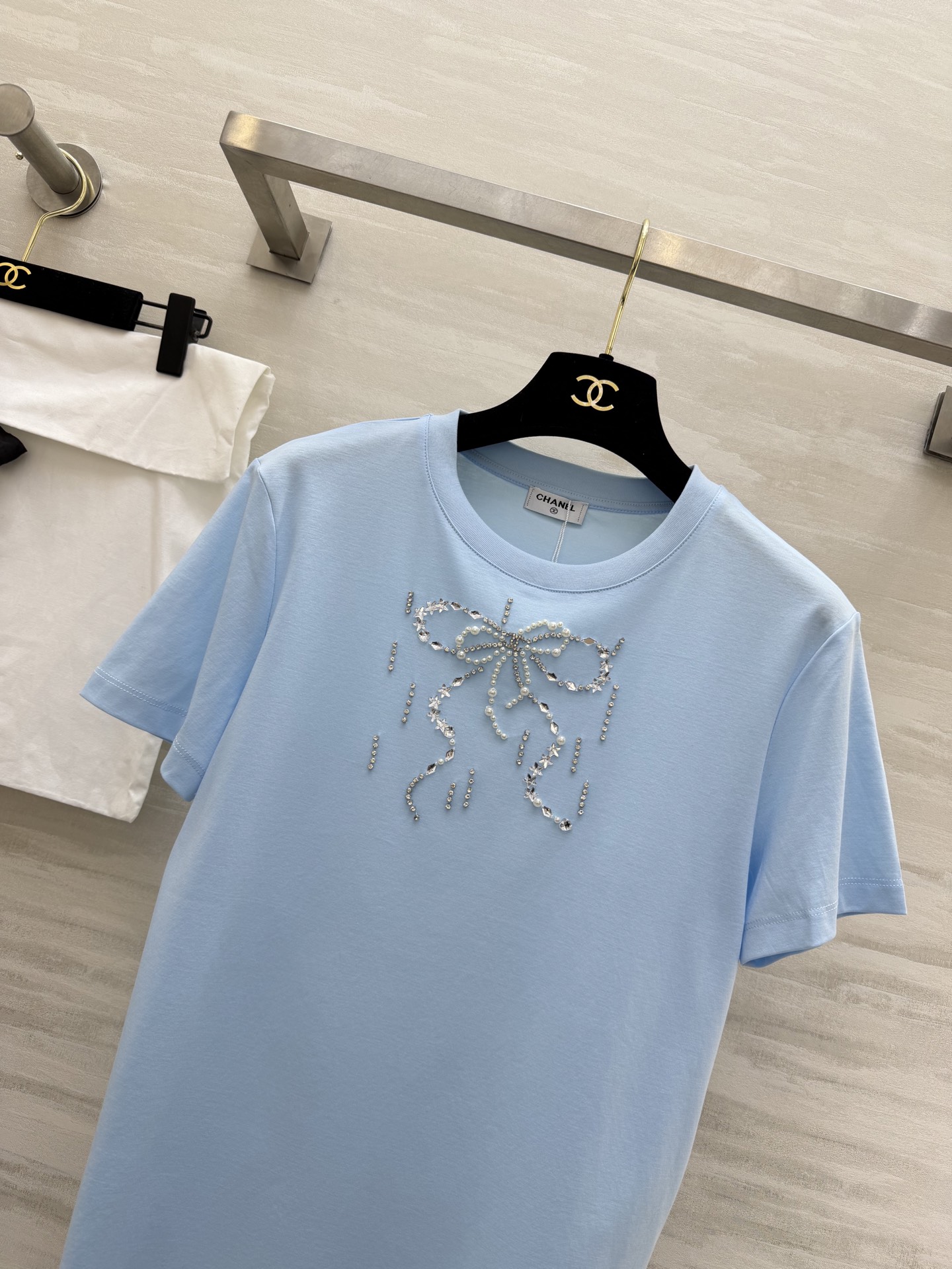 #Chane♡²⁶春夏新款 重工蝴蝶结钉珠短袖T恤 高品质定制 现货首发size：36/38/40（36