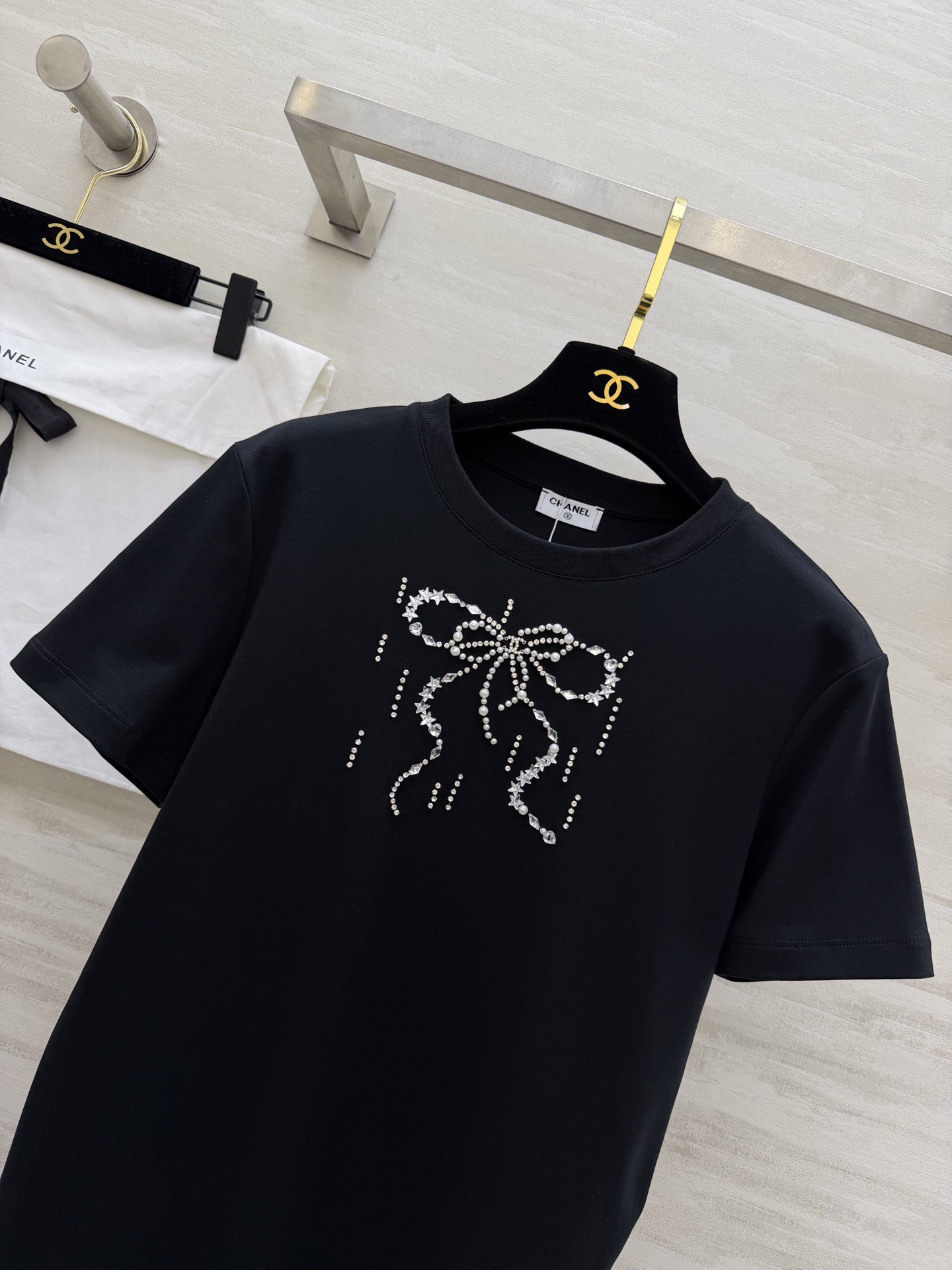 #Chane♡²⁶春夏新款 重工蝴蝶结钉珠短袖T恤 高品质定制 现货首发size：36/38/40（36