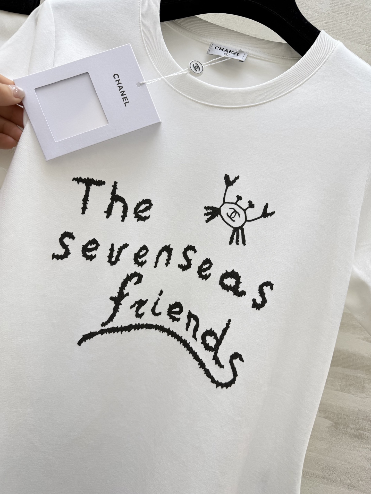✨Chane♡²⁶春夏新款 字母T恤｜把艺术感穿在身上✨「The sevenseas friends」字