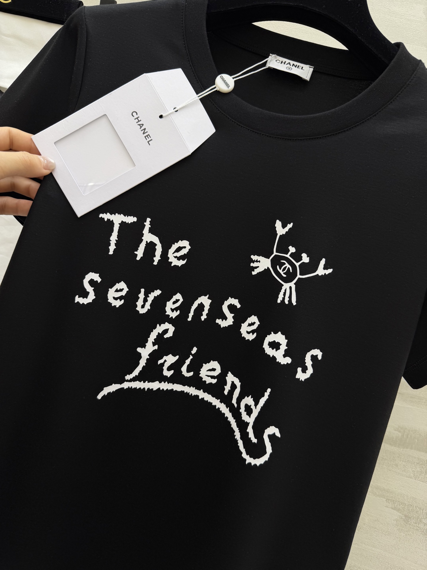 ✨Chane♡²⁶春夏新款 字母T恤｜把艺术感穿在身上✨「The sevenseas friends」字