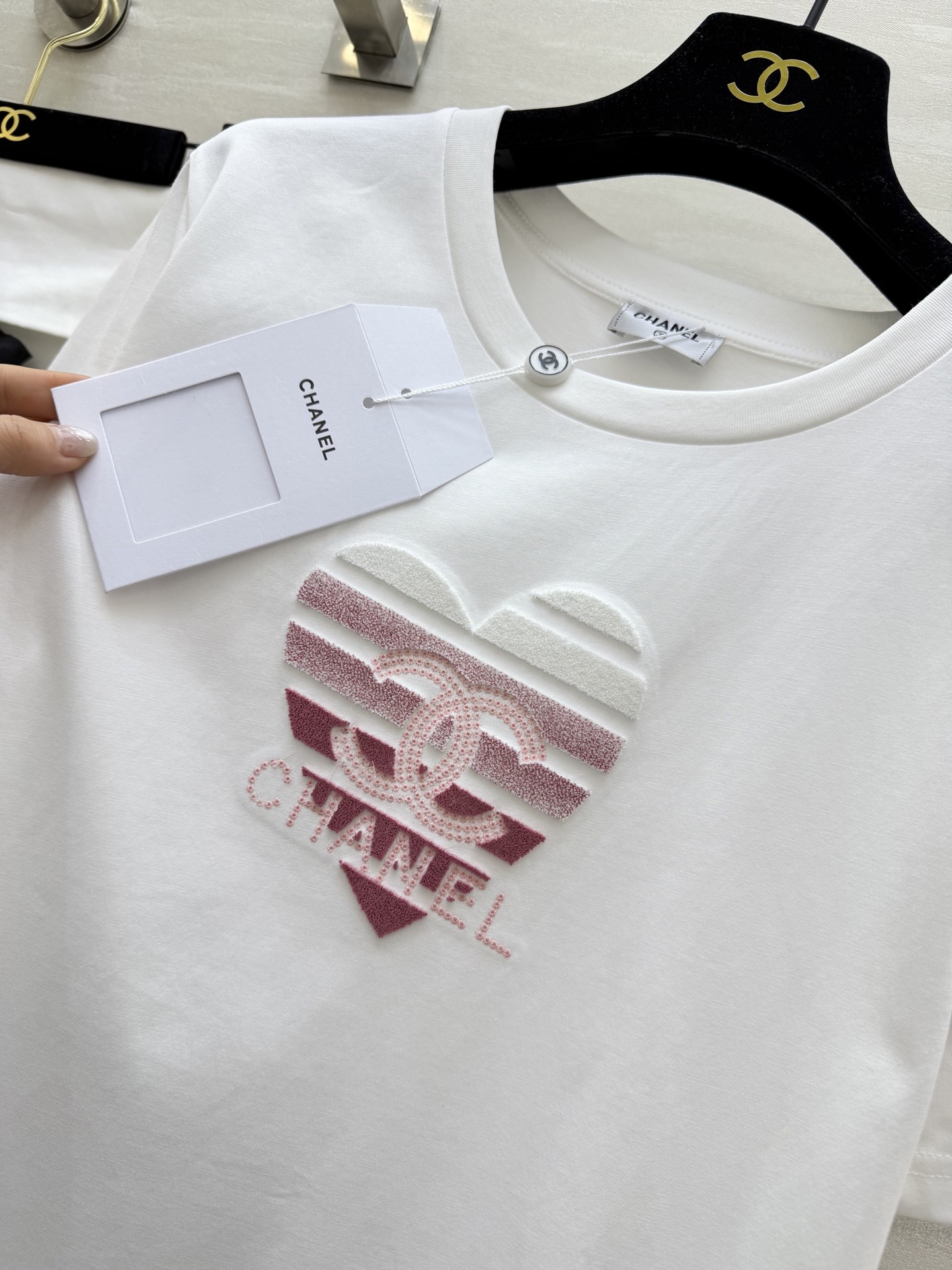 #Chane♡²⁶春夏限定 重工艺字母logo柔绒立体绣爱心印花 甜酷感直接拉满 软fufu的高支棉透气