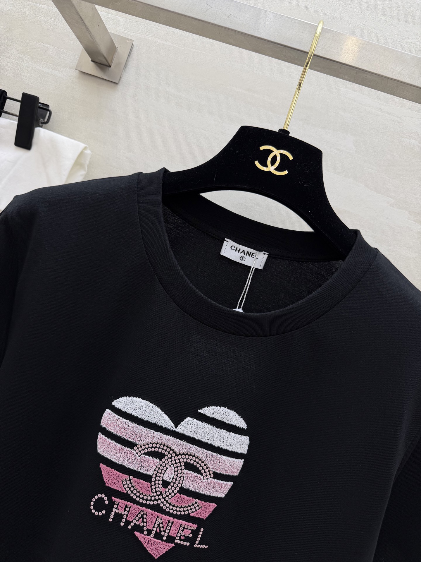 #Chane♡²⁶春夏限定 重工艺字母logo柔绒立体绣爱心印花 甜酷感直接拉满 软fufu的高支棉透气