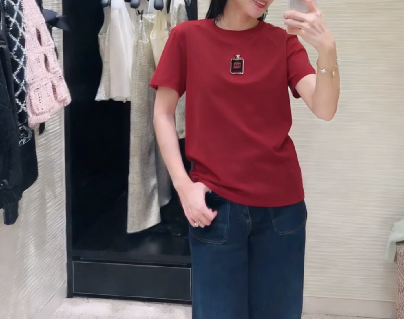 #Chane♡²⁶春夏新款 经典No⁵钉珠T恤 超级百搭王 胸口的N°5香水瓶图案精致又吸睛 软乎亲肤高
