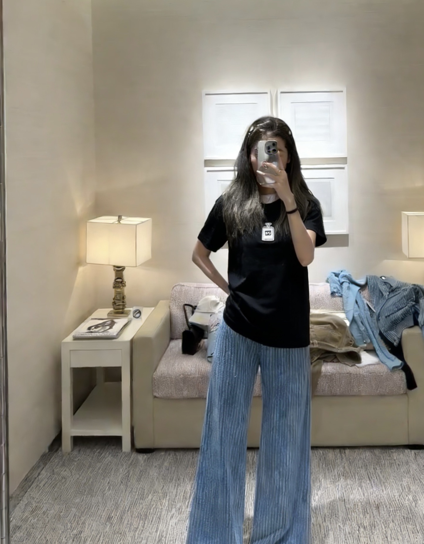 #Chane♡²⁶春夏新款 经典No⁵钉珠T恤 超级百搭王 胸口的N°5香水瓶图案精致又吸睛 软乎亲肤高