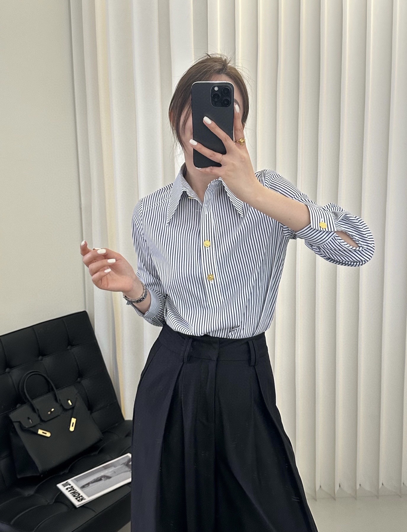 #Celin♡²⁶春夏新款 金扣装饰衬衣 高品质 现货首发size：S/M/L（s码肩宽：36，胸围：9