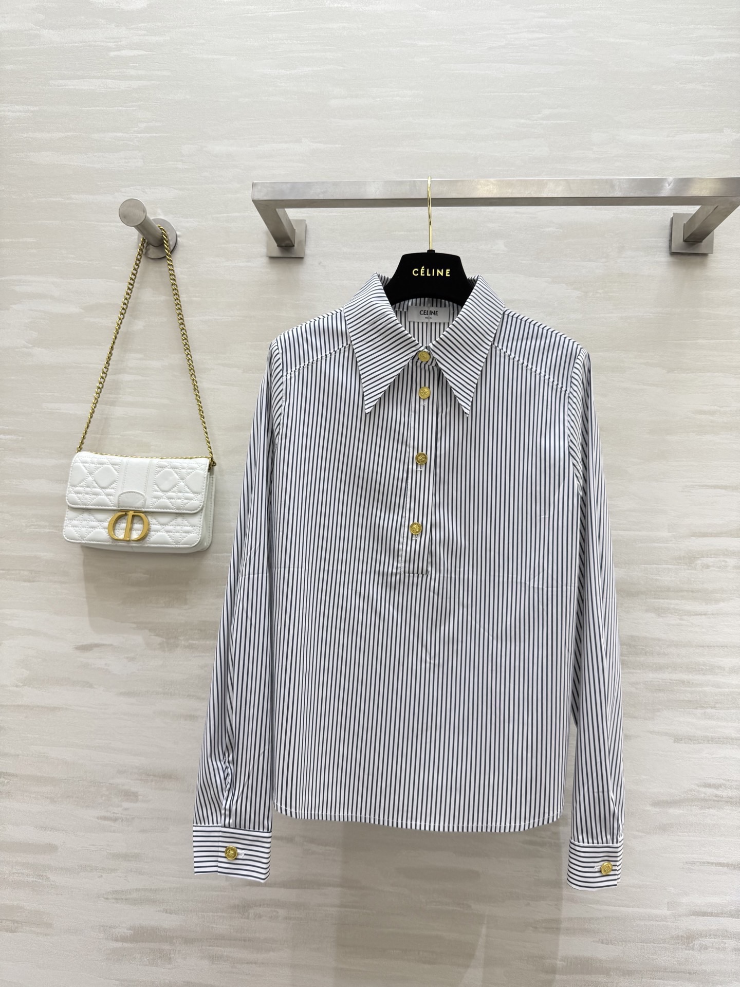 NO:734843,#Celin Spring and Summer New Style Gold Button Decorated Shirt, High Quality, Available Now, SizeS/M/L (S Size Shoulder Width 36, Bust 96, Clothes Length 58),,celine,19860909#Celin春夏新款 金扣装饰衬衣 高品质 现货首发sizeS/M/L（s码肩宽36,胸围96,衣长58）,,celine,,Women's clothing