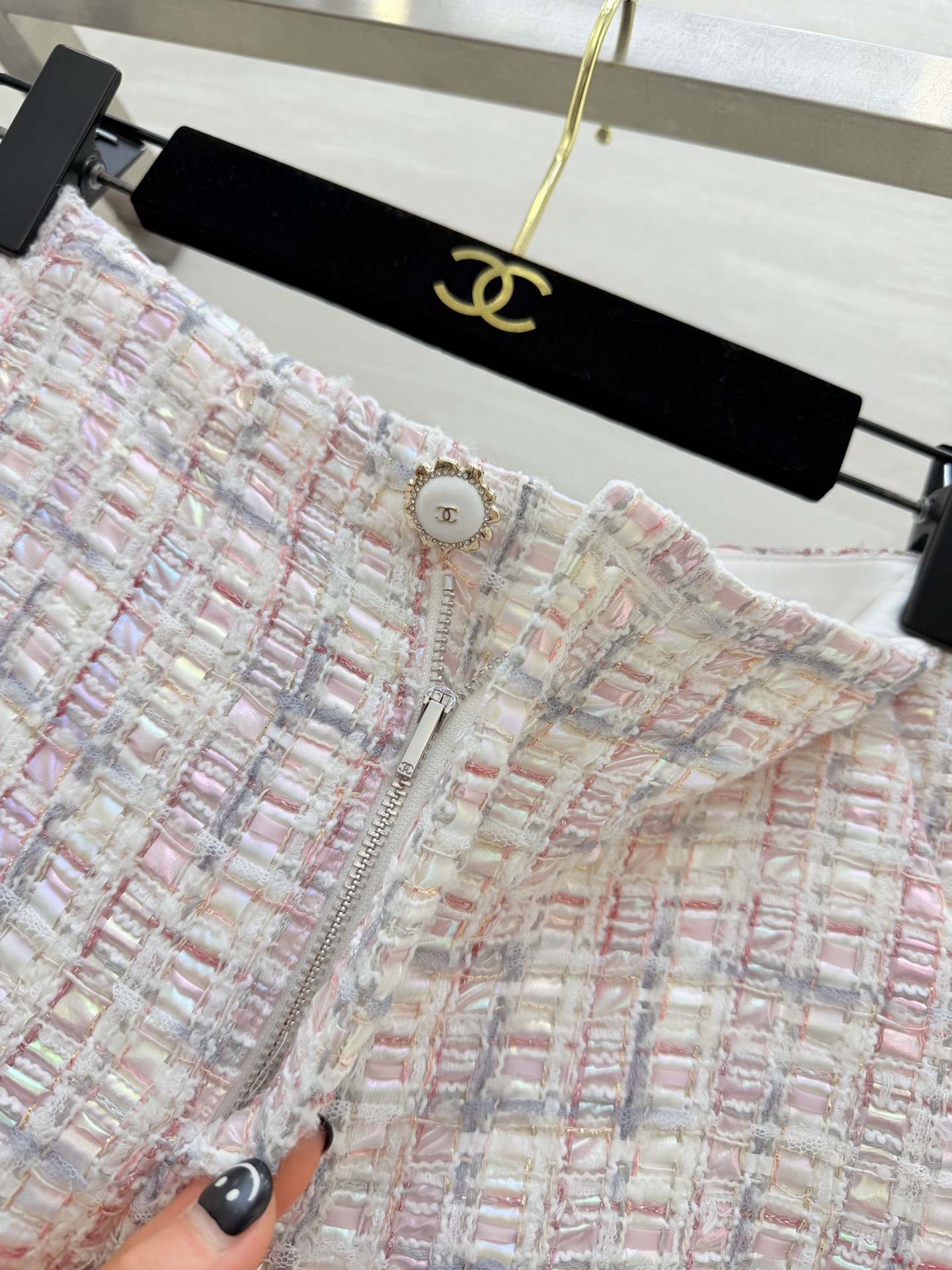 #Chane♡²⁶C秀场新款 高级感镭射幻彩系编织花呢直筒阔腿裤 定制镭射幻彩软呢材质 粉白蓝拼接优雅高