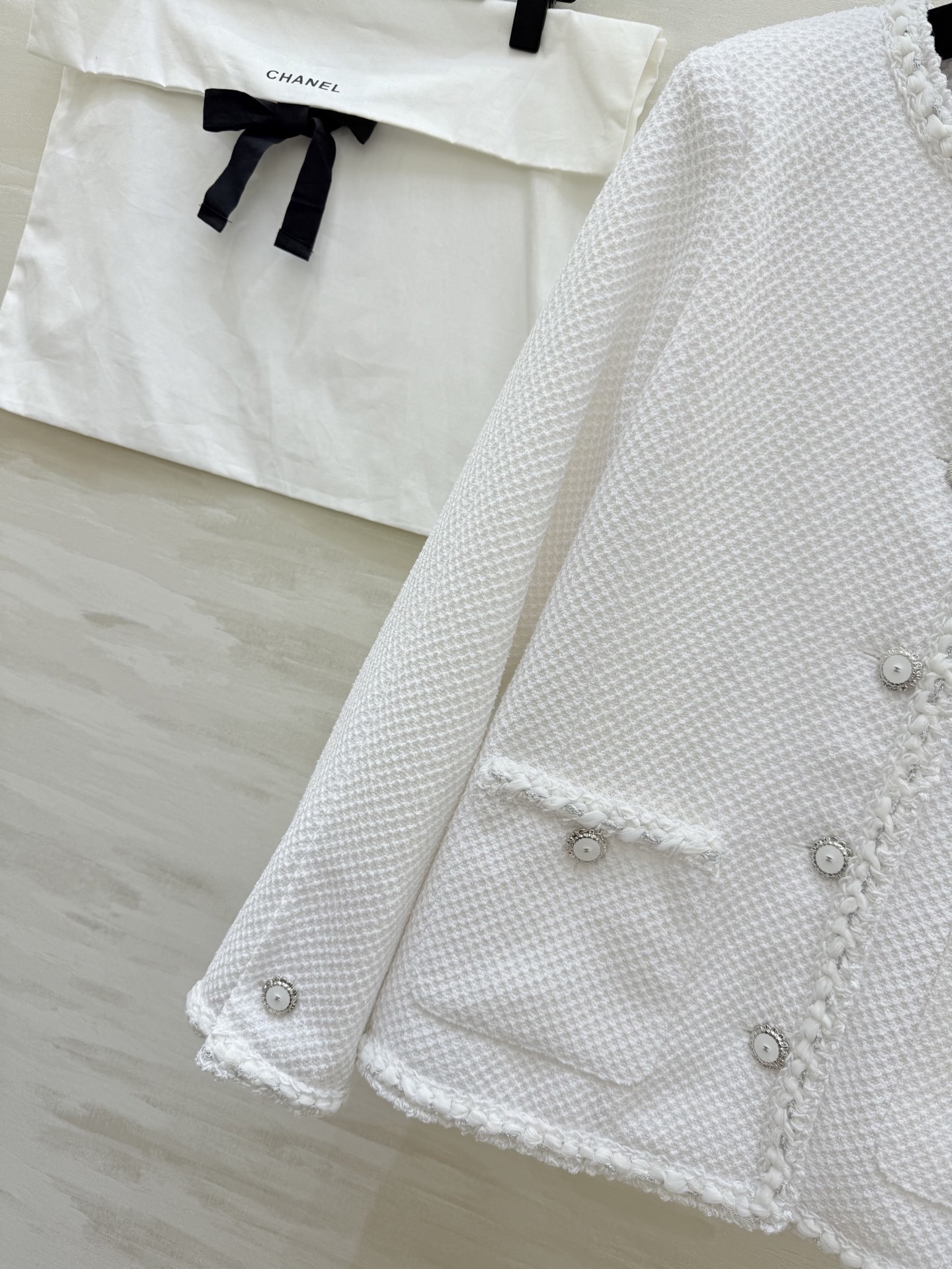 #Chane♡²⁶C粗花呢外套 定制经典粗花呢材质 柔软挺括 精致镶边 优雅复古气质满分 高品质定制 现