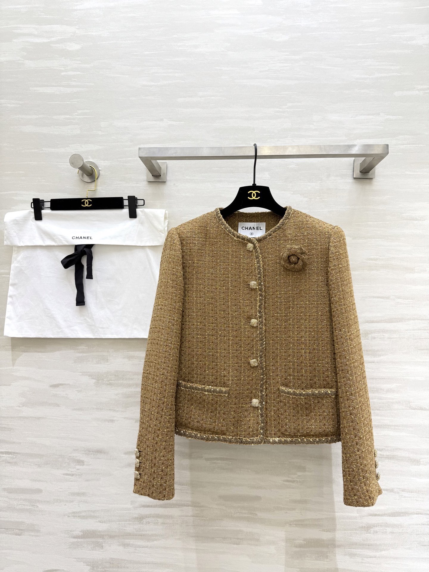 NO:735356,#Chane new style French socialite woven tweed jacket, high quality customization, available in stock first size S/M/L (S size shoulder width 38, bust 90, length 54),,chanel,jackets & coats,19860909#Chane新款 法式名媛 编织花呢外套 高品质定制 现货首发sizeS/M/L（s码肩宽38,胸围90,衣长54）,,chanel,jackets & coats,,Women's clothing