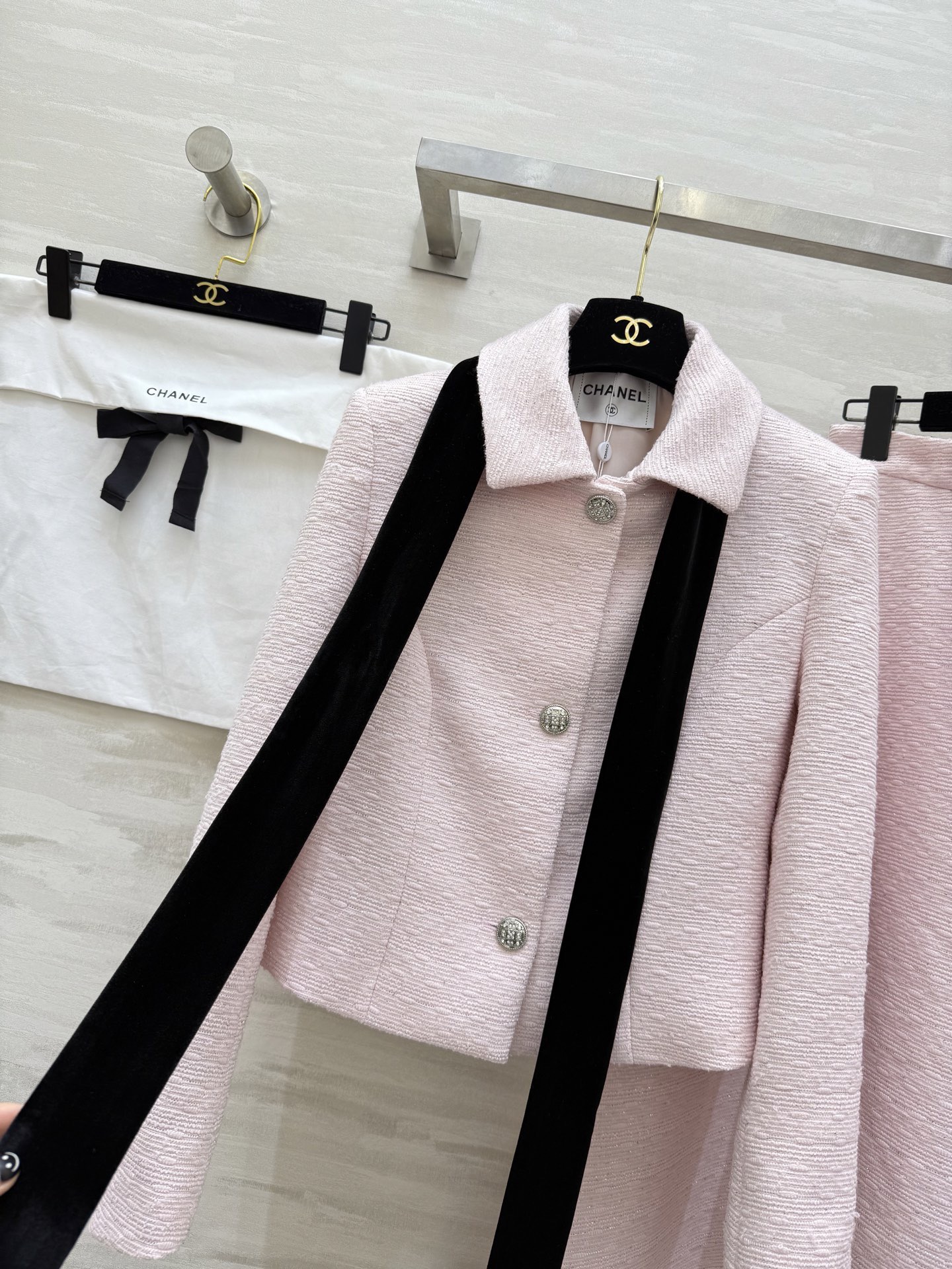 #Chane♡早春新款 千金名媛套装 短款外套+高腰半身裙 经典黑白配色 优雅复古气质满分 外套翻领设计