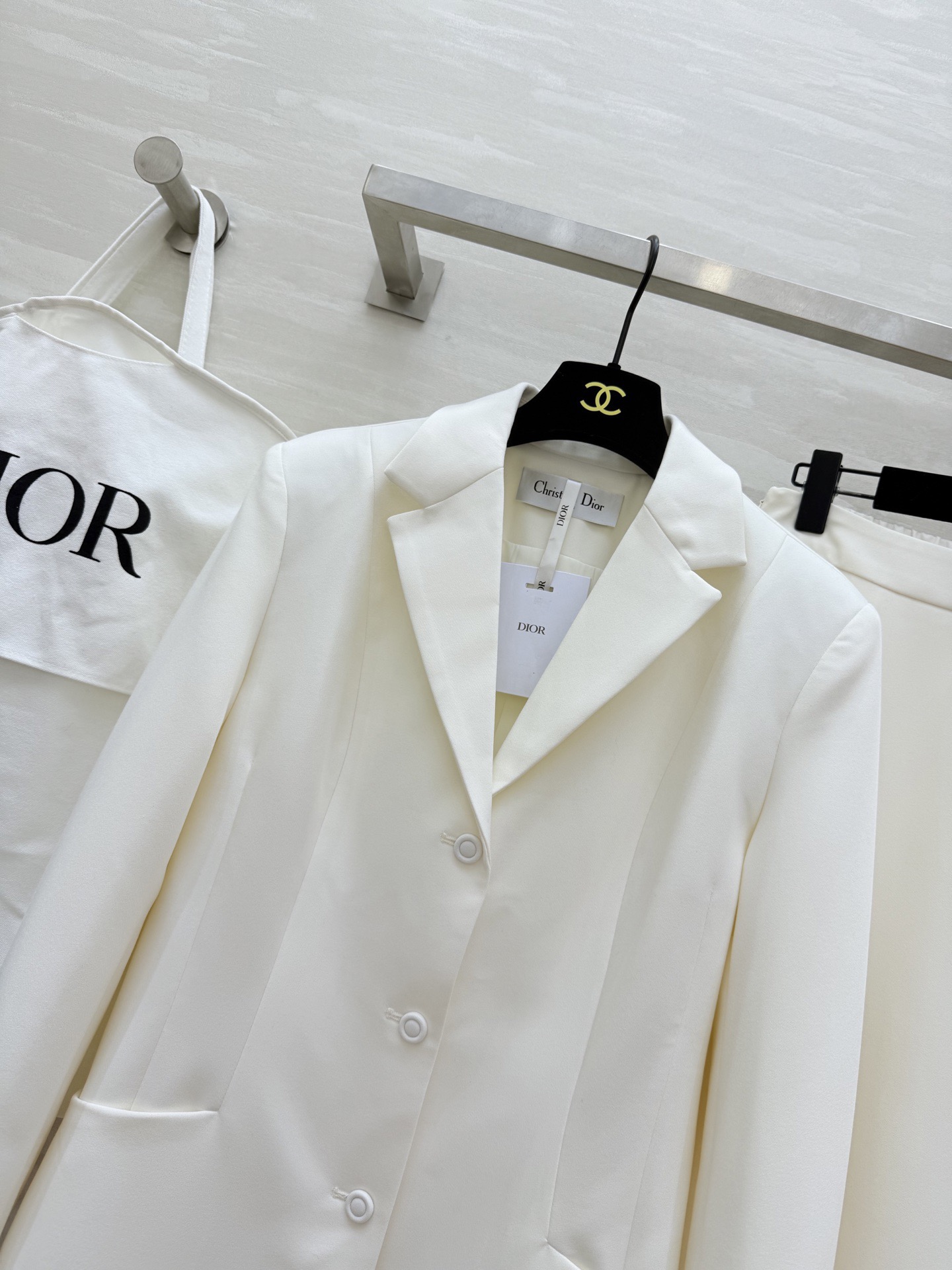 #DIO♡²⁶新款 西装套装​​ 修身西装外套+高腰长裙 优雅高级 外套枪驳领 三粒扣设计 剪裁利落 凸