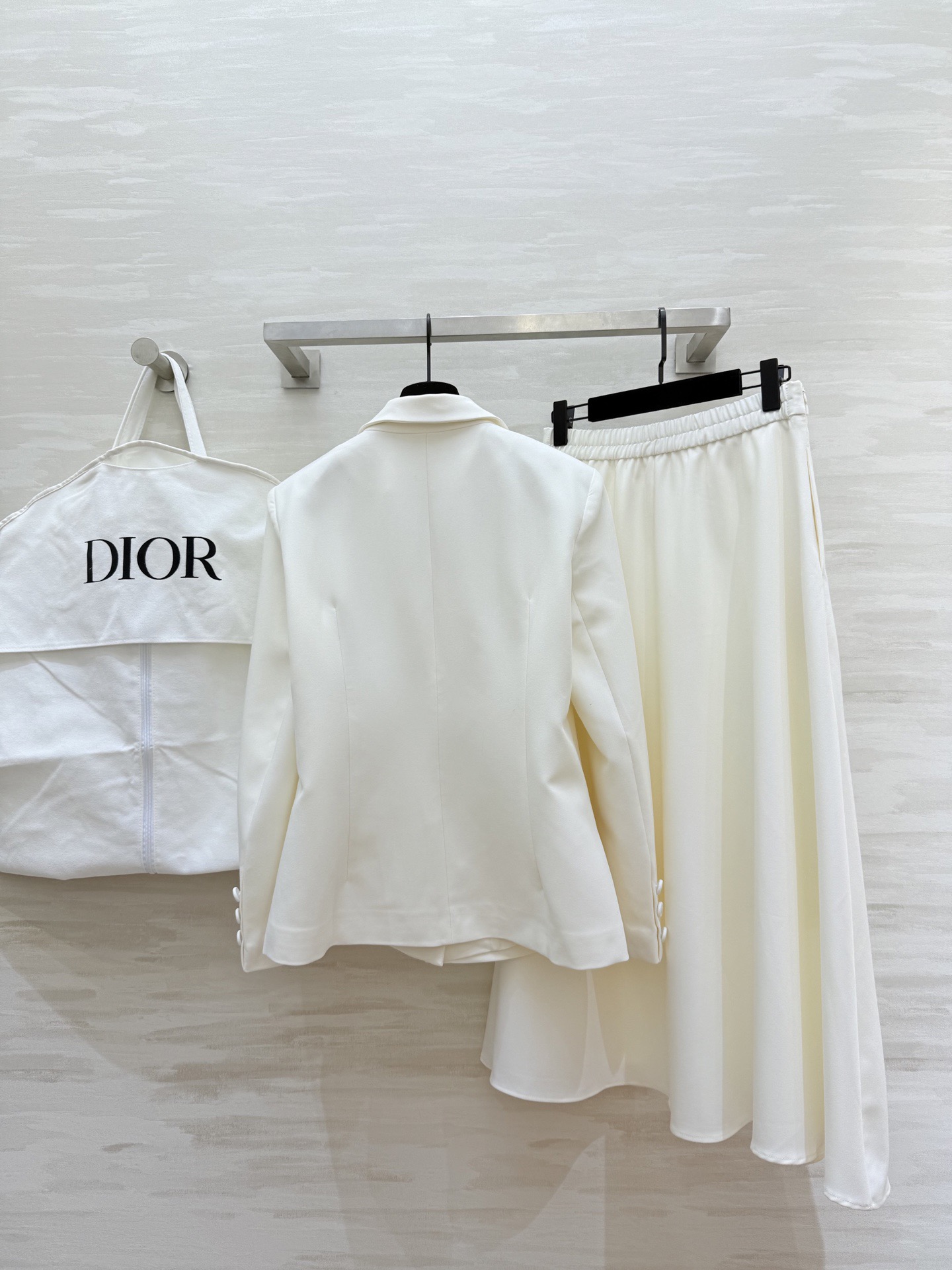 #DIO♡²⁶新款 西装套装​​ 修身西装外套+高腰长裙 优雅高级 外套枪驳领 三粒扣设计 剪裁利落 凸