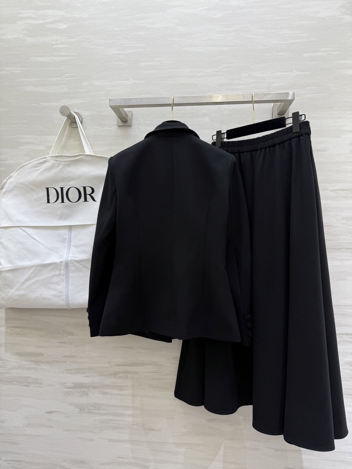 #DIO♡²⁶新款 西装套装​​ 修身西装外套+高腰长裙 优雅高级 外套枪驳领 三粒扣设计 剪裁利落 凸