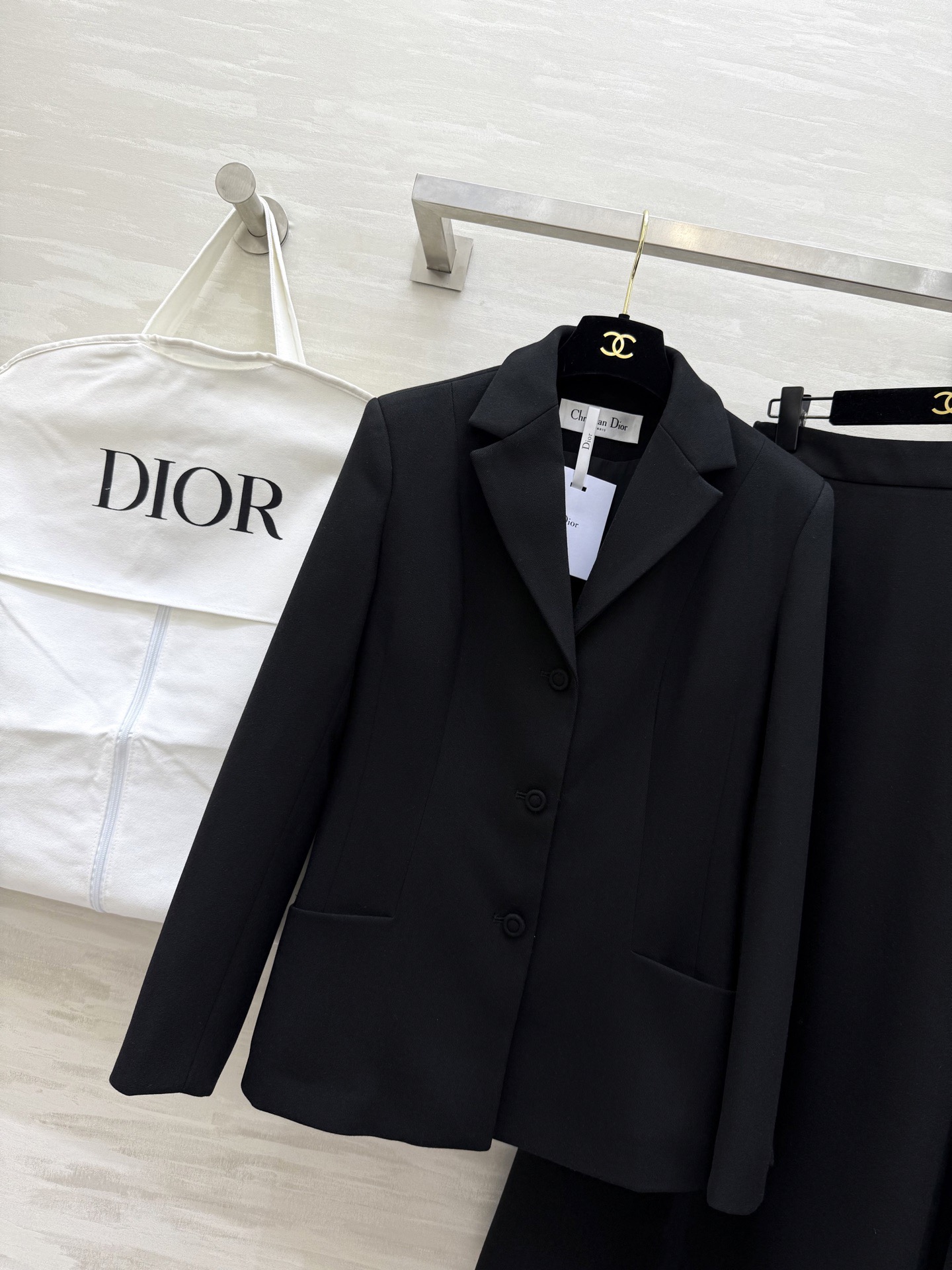 #DIO♡²⁶新款 西装套装​​ 修身西装外套+高腰长裙 优雅高级 外套枪驳领 三粒扣设计 剪裁利落 凸