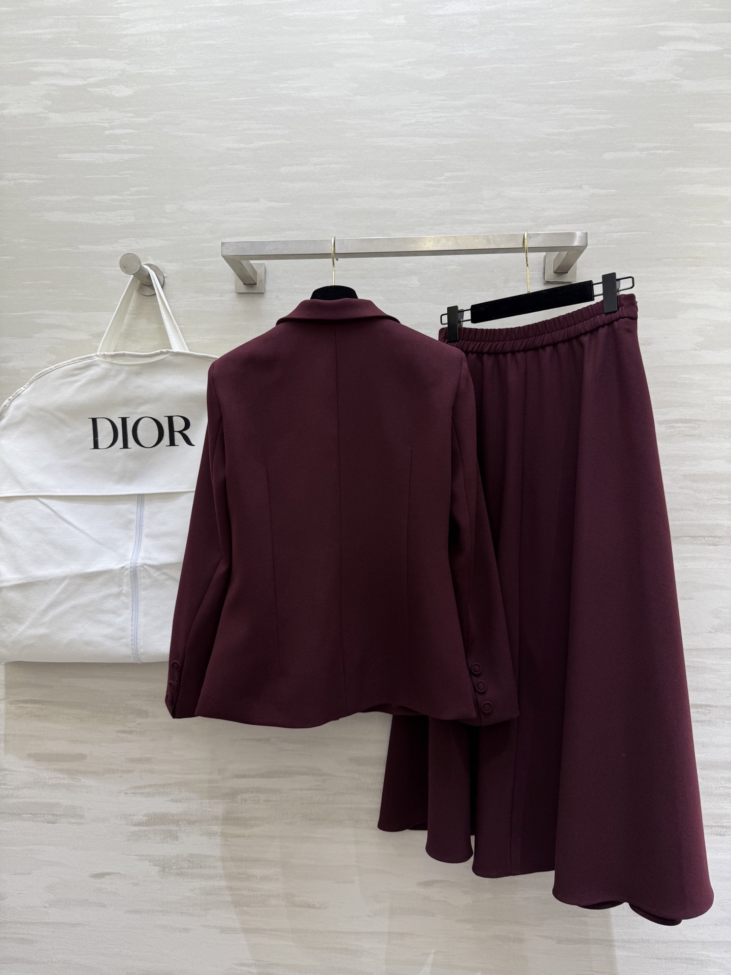 #DIO♡²⁶新款 西装套装​​ 修身西装外套+高腰长裙 优雅高级 外套枪驳领 三粒扣设计 剪裁利落 凸