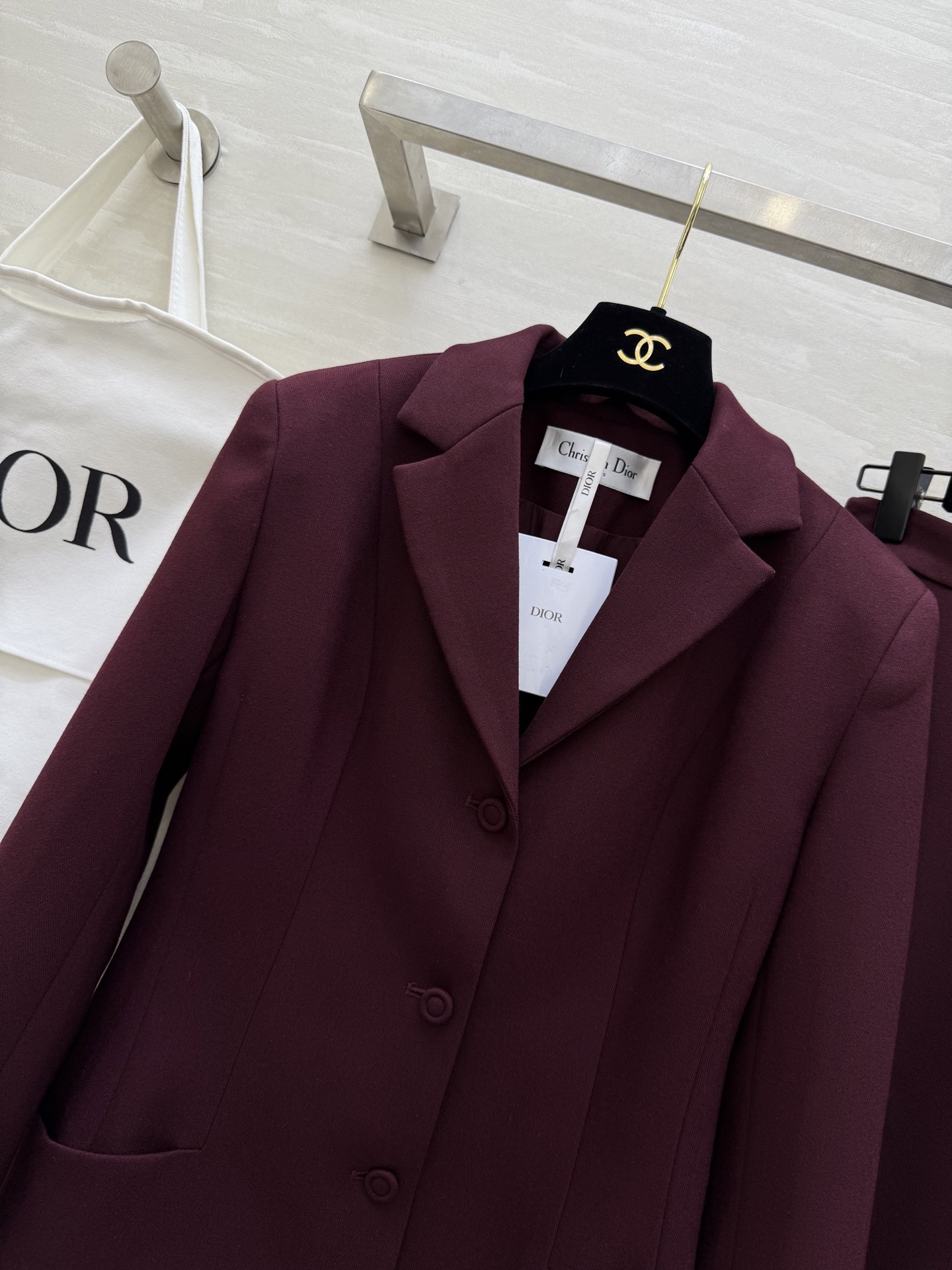 #DIO♡²⁶新款 西装套装​​ 修身西装外套+高腰长裙 优雅高级 外套枪驳领 三粒扣设计 剪裁利落 凸