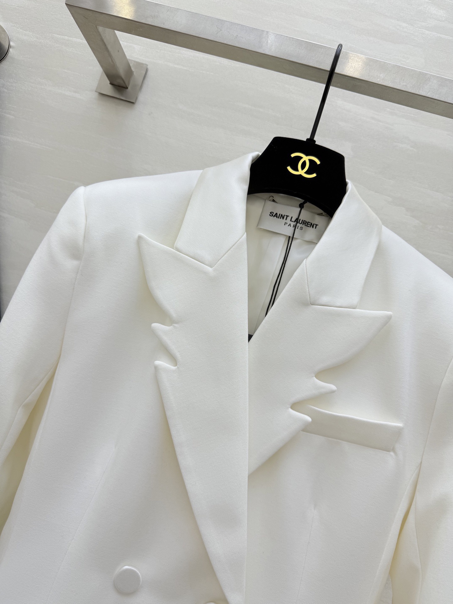 𝙎𝙖𝙞𝙣𝙩 𝙡𝙖𝙪𝙧𝙚𝙣♡²⁶早春新款吸烟装式 新演绎翅膀领西装外套 飒爽帅气 摩登时髦 高品质定制 现