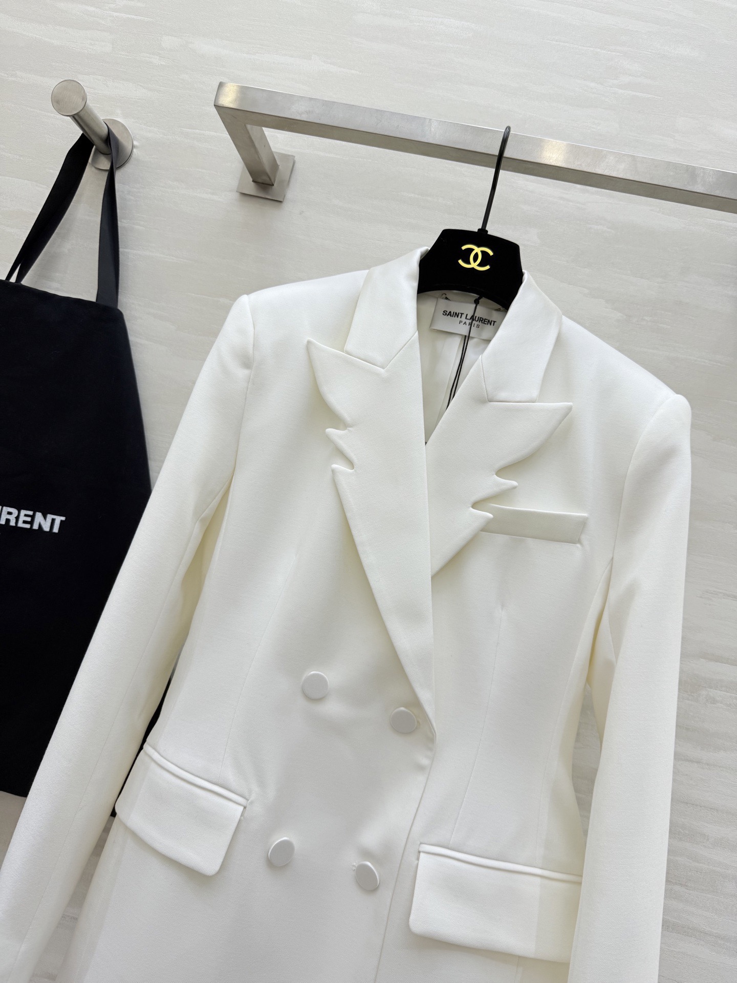 𝙎𝙖𝙞𝙣𝙩 𝙡𝙖𝙪𝙧𝙚𝙣♡²⁶早春新款吸烟装式 新演绎翅膀领西装外套 飒爽帅气 摩登时髦 高品质定制 现