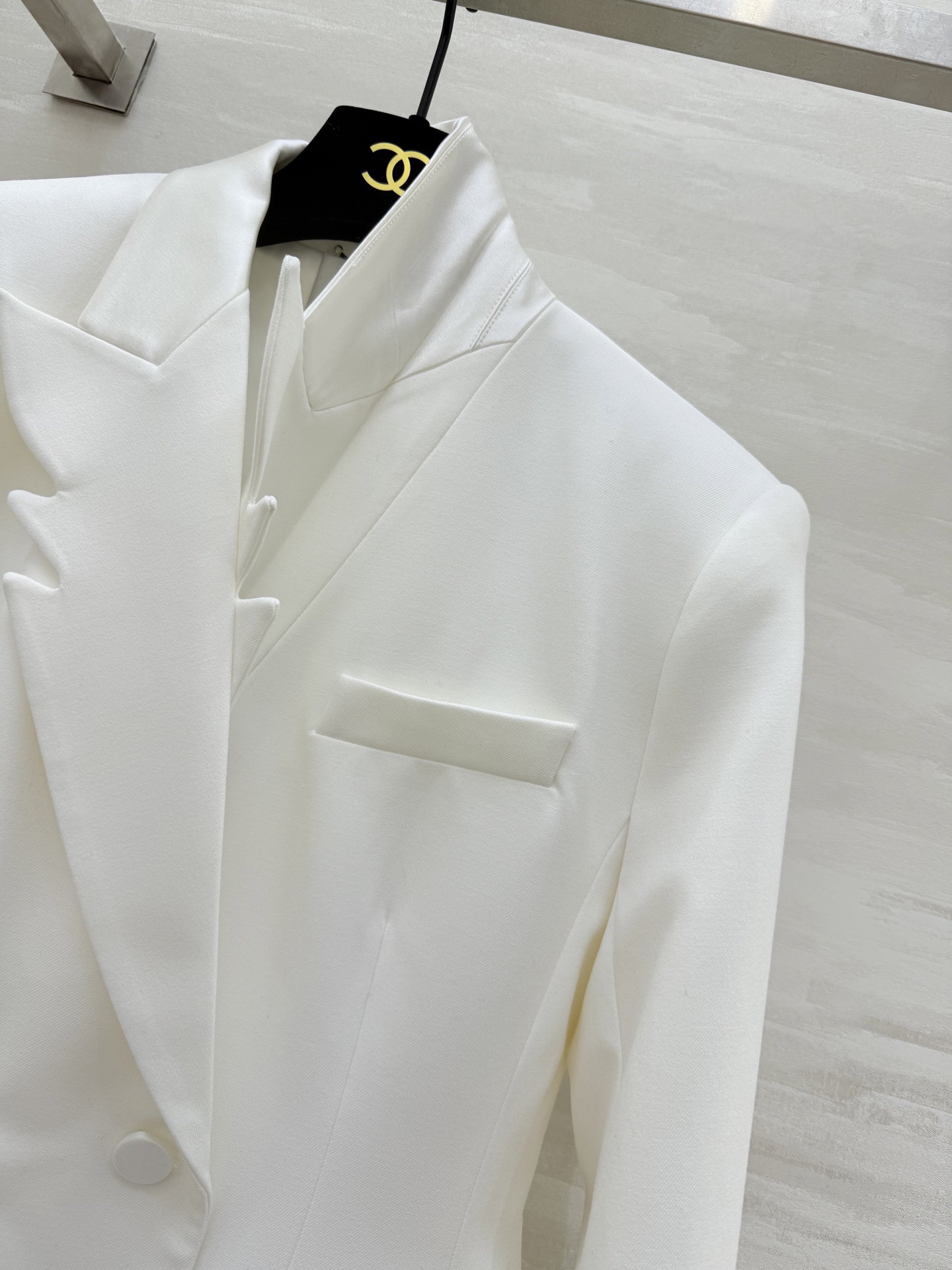 𝙎𝙖𝙞𝙣𝙩 𝙡𝙖𝙪𝙧𝙚𝙣♡²⁶早春新款吸烟装式 新演绎翅膀领西装外套 飒爽帅气 摩登时髦 高品质定制 现