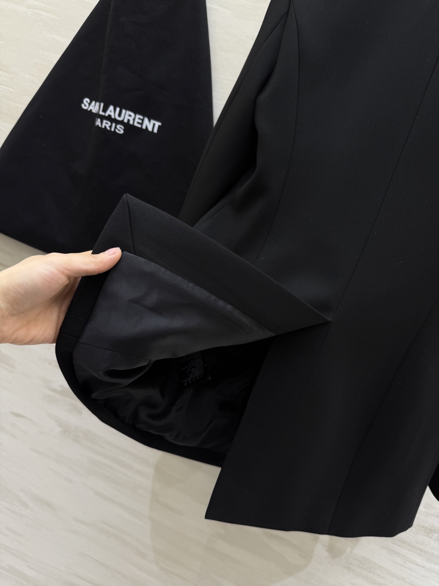 𝙎𝙖𝙞𝙣𝙩 𝙡𝙖𝙪𝙧𝙚𝙣♡²⁶早春新款吸烟装式 新演绎翅膀领西装外套 飒爽帅气 摩登时髦 高品质定制 现