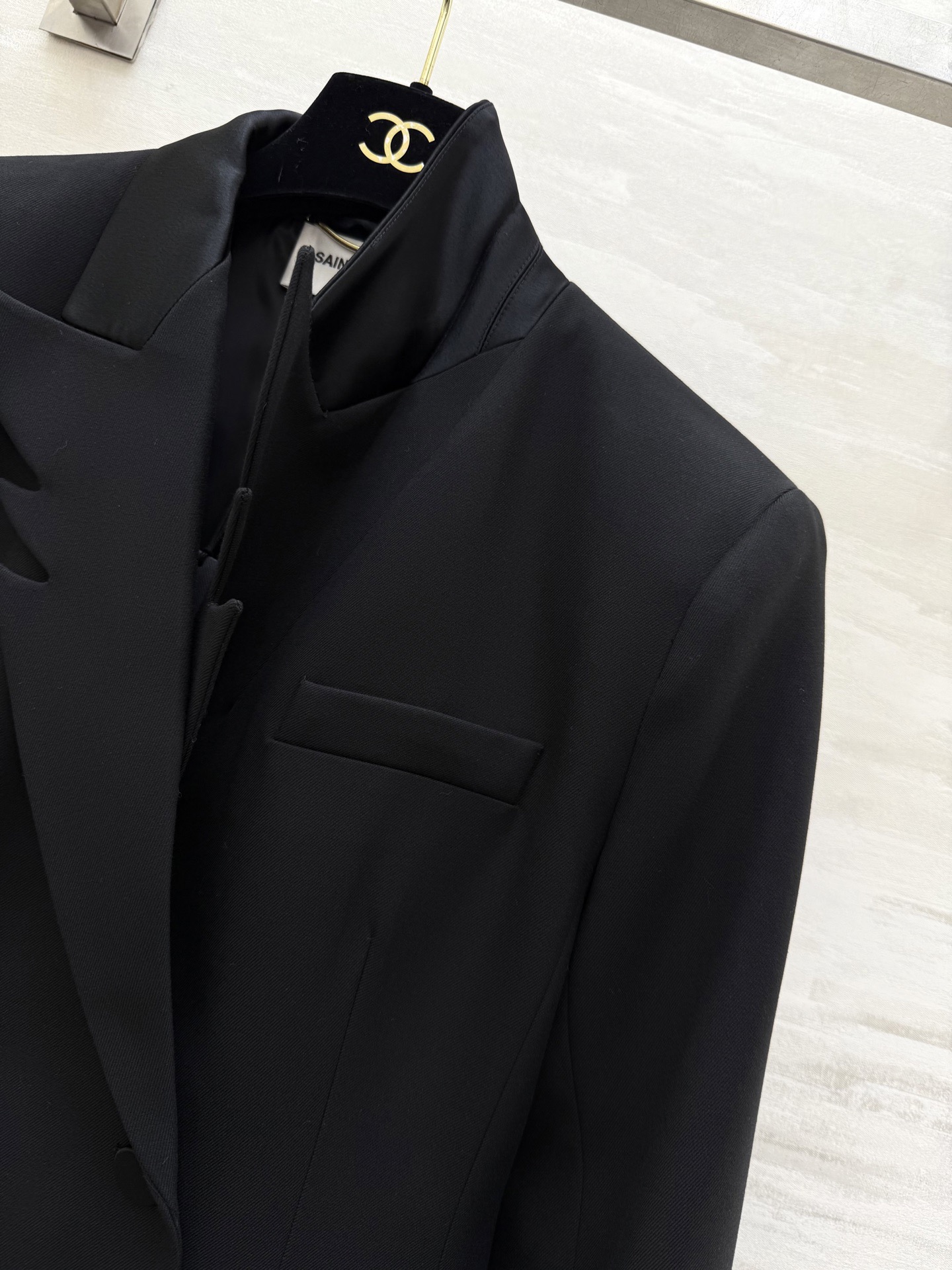 𝙎𝙖𝙞𝙣𝙩 𝙡𝙖𝙪𝙧𝙚𝙣♡²⁶早春新款吸烟装式 新演绎翅膀领西装外套 飒爽帅气 摩登时髦 高品质定制 现