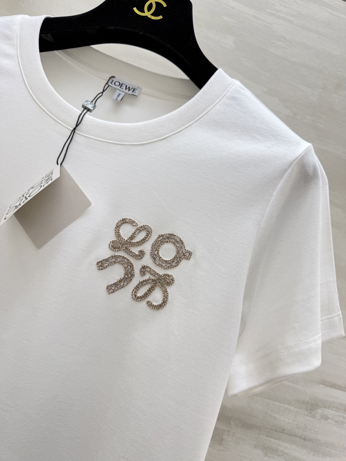 #Loew♡²⁶刺绣🪡短袖T恤 高品质定制 现货首发size：S/M/L（s码肩宽：37，胸围：88，衣