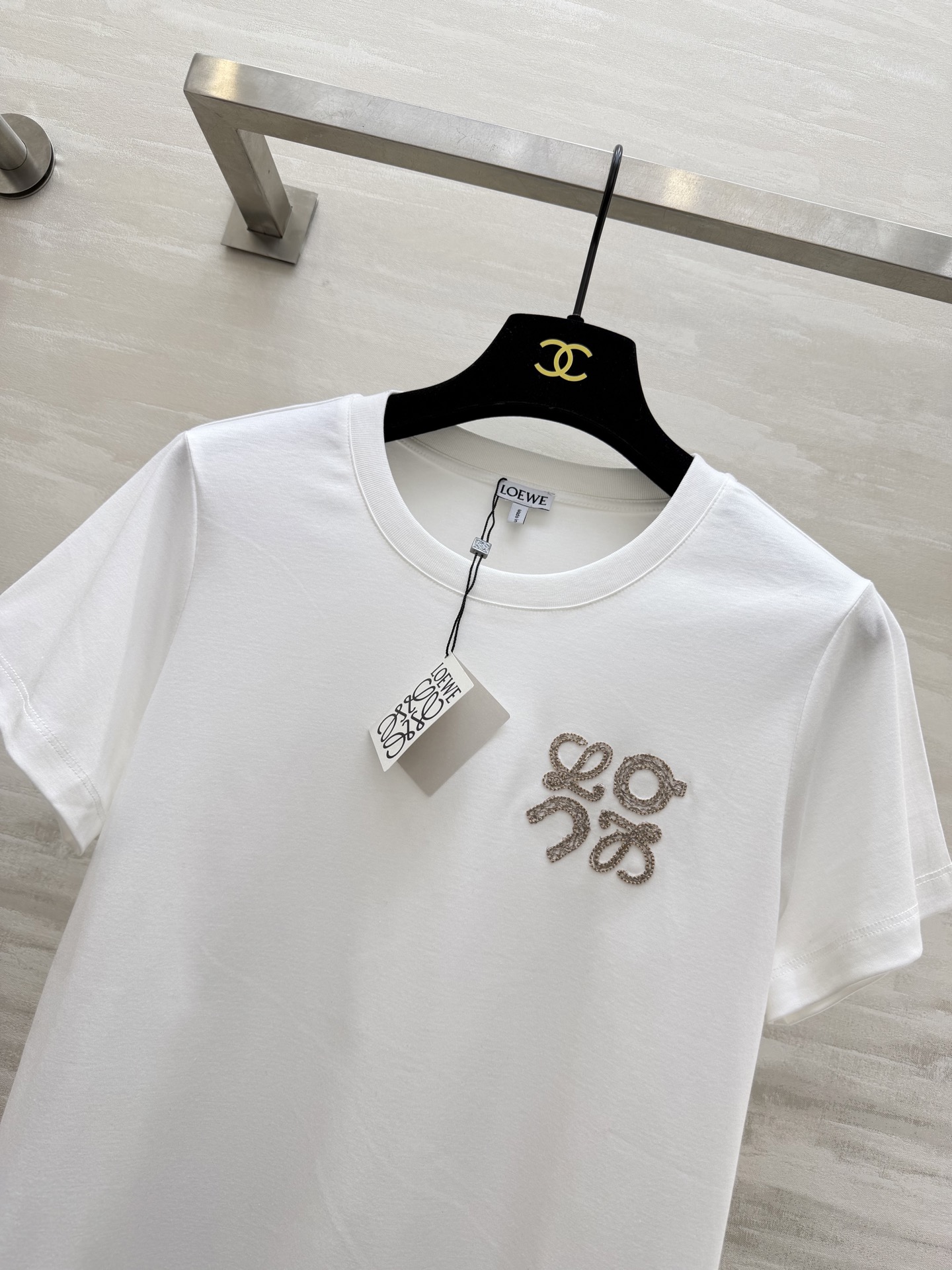 #Loew♡²⁶刺绣🪡短袖T恤 高品质定制 现货首发size：S/M/L（s码肩宽：37，胸围：88，衣