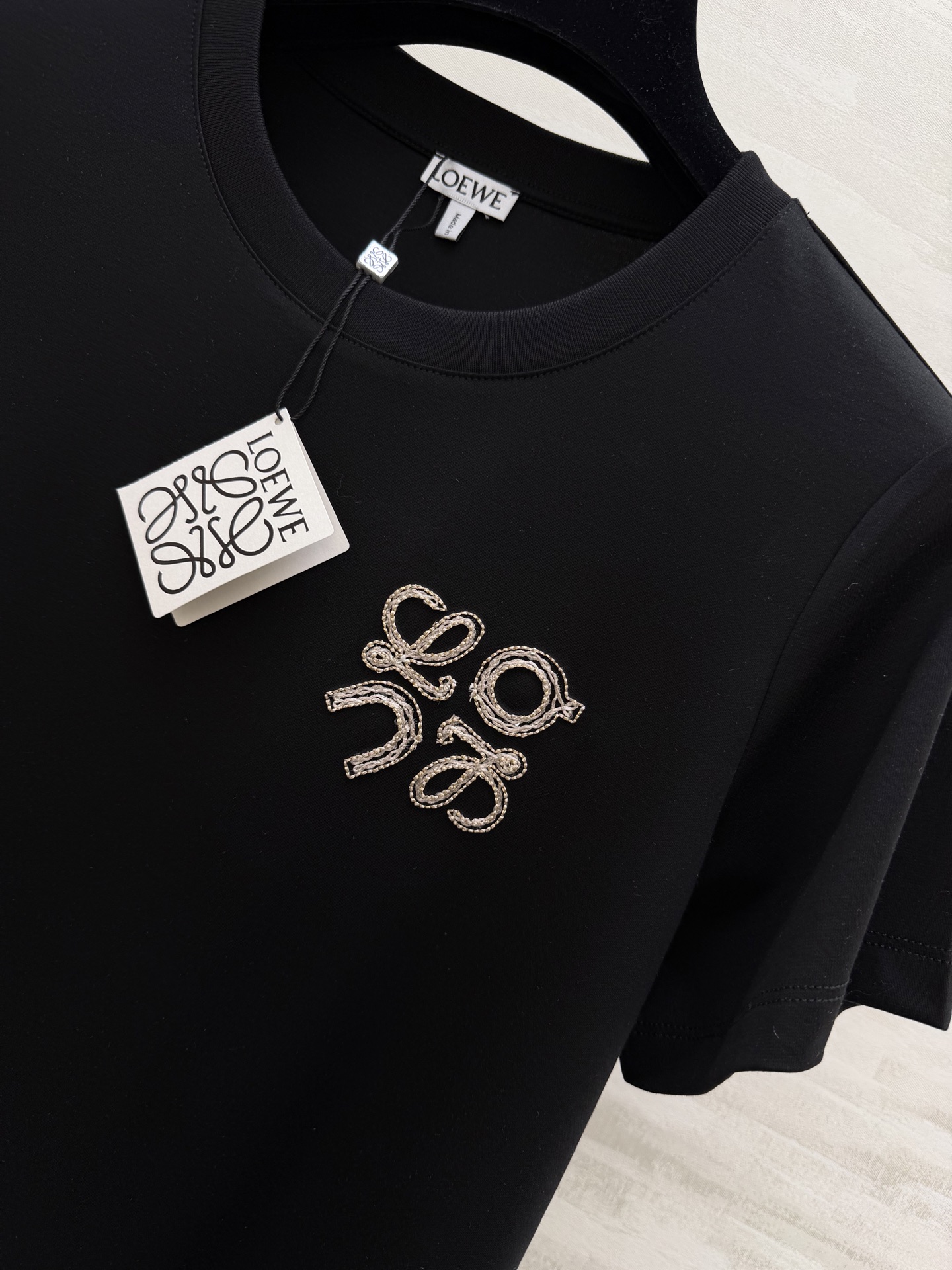 #Loew♡²⁶刺绣🪡短袖T恤 高品质定制 现货首发size：S/M/L（s码肩宽：37，胸围：88，衣